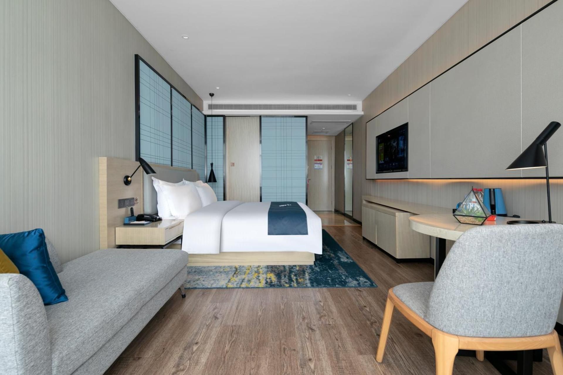 Deluxe Queen Room