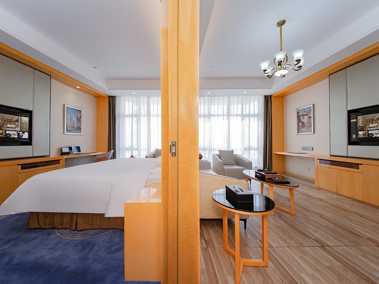 Deluxe Suite