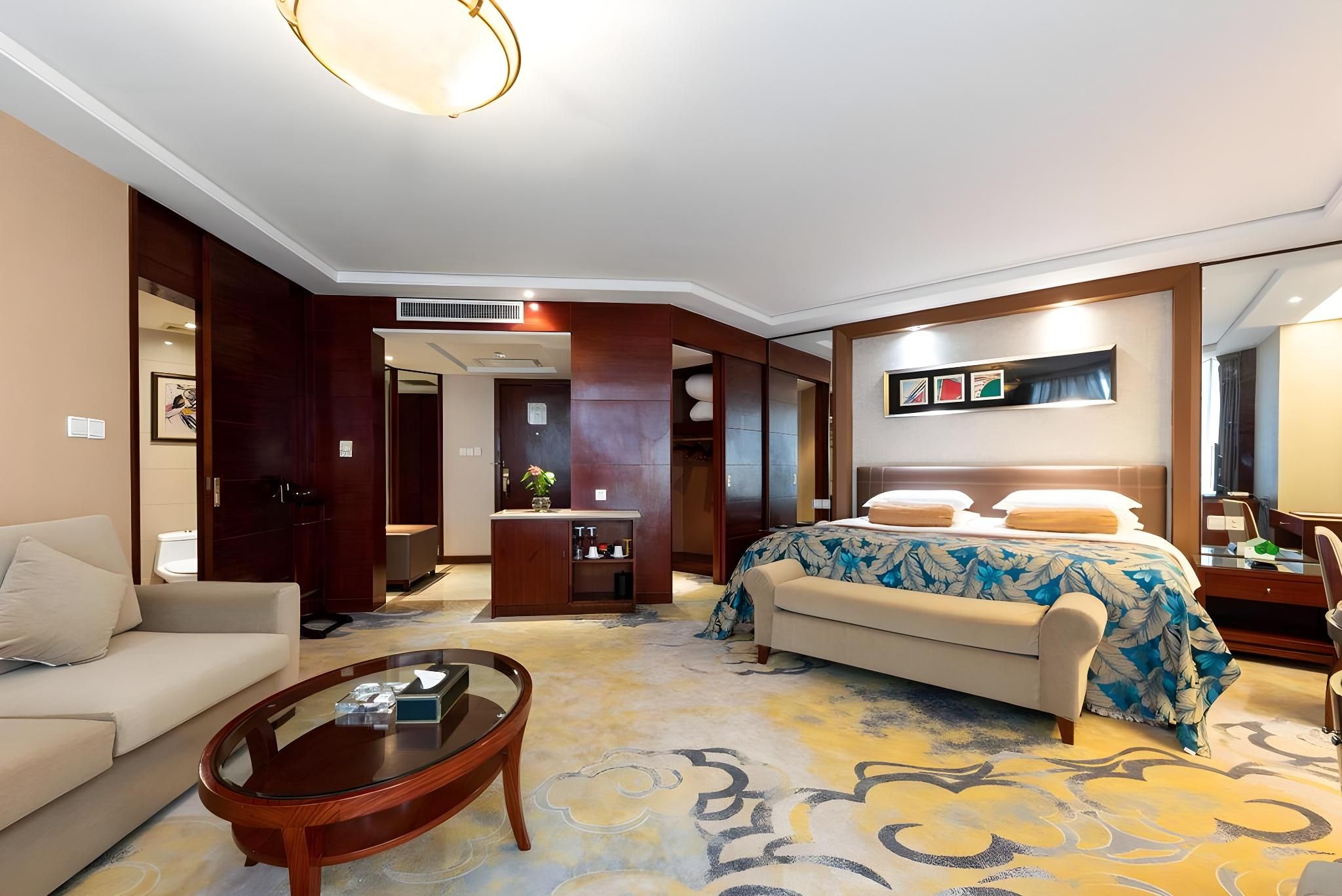 Superior Business Queen Room