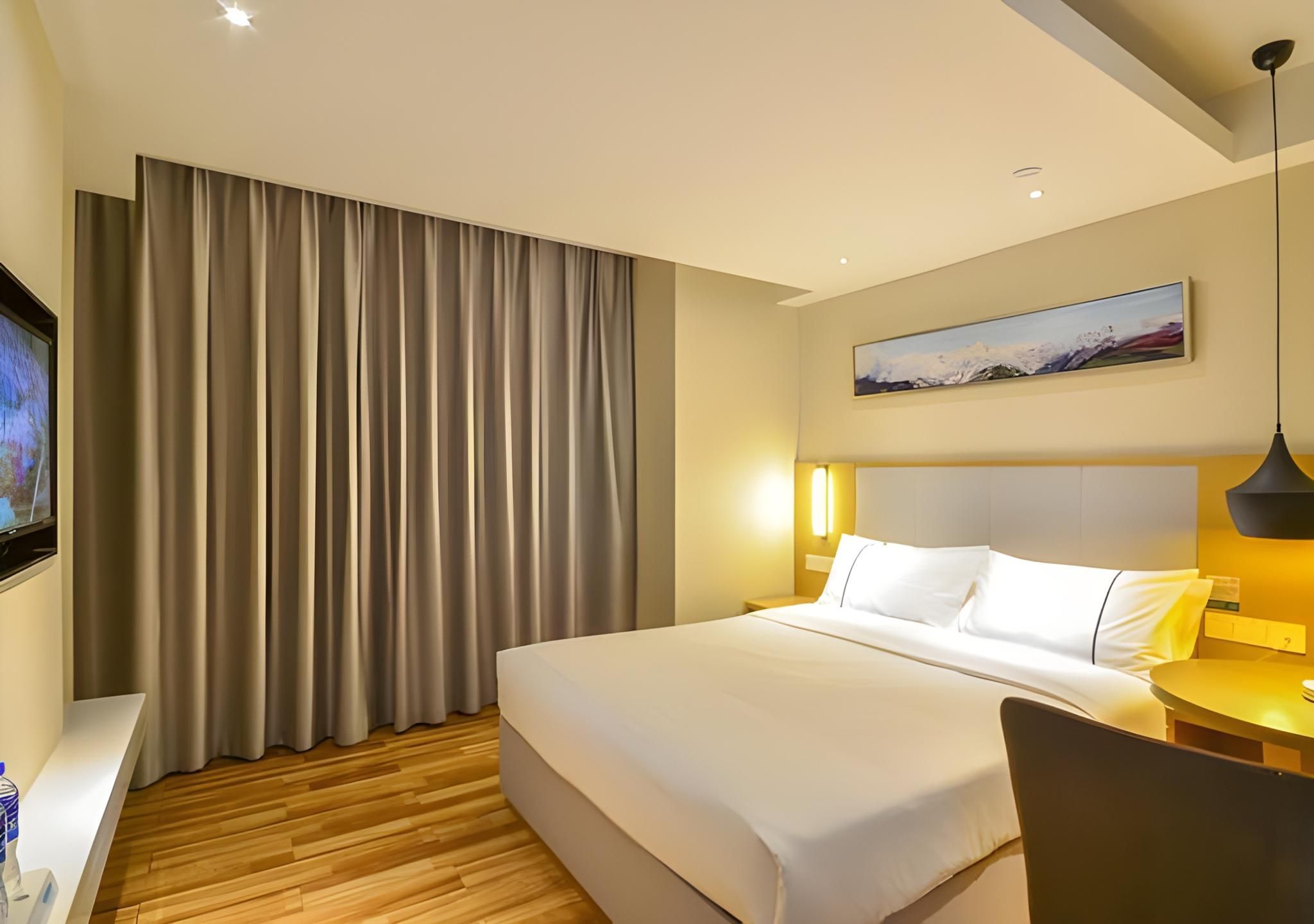 Business Queen Room