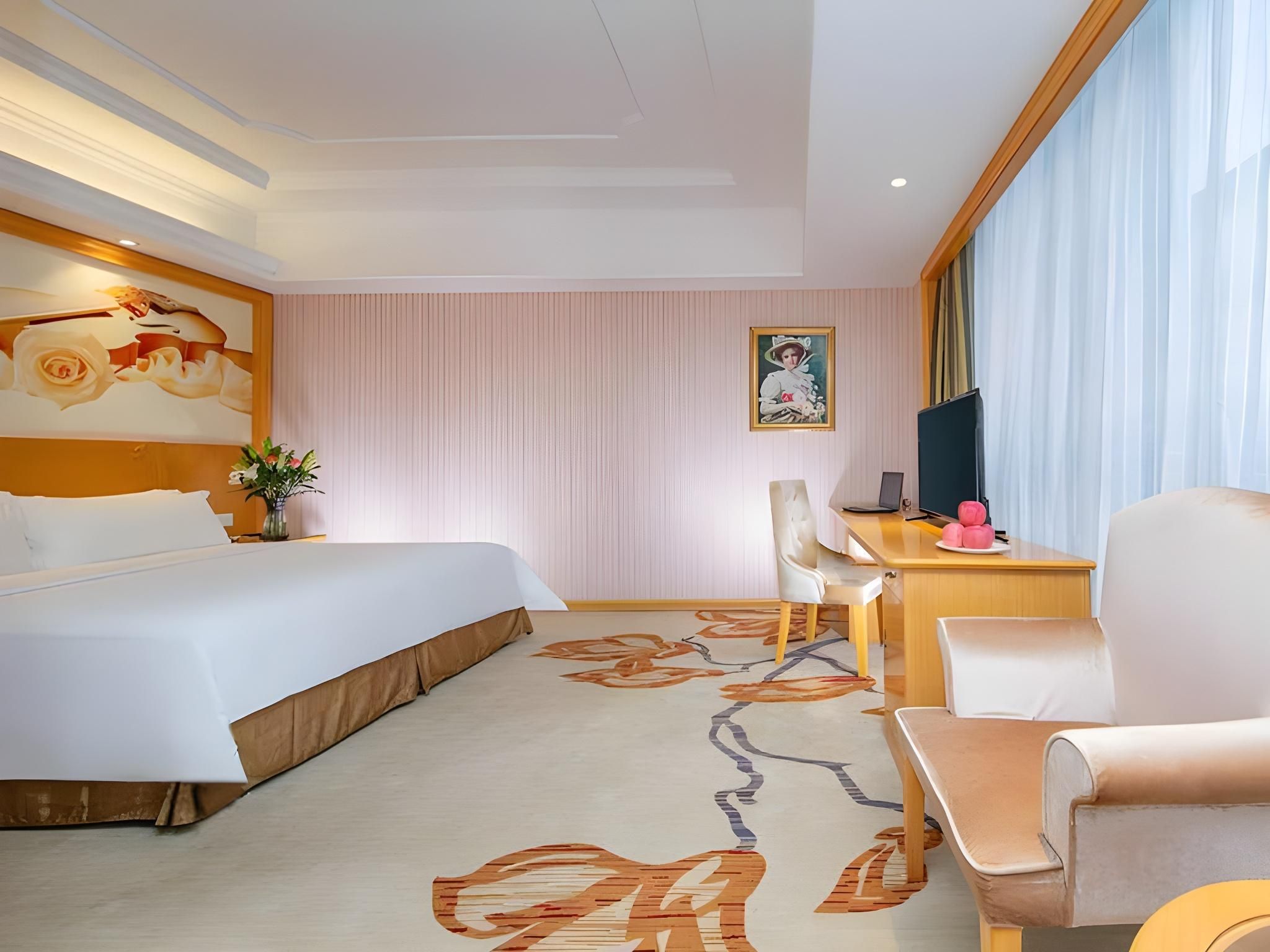 Business King Room