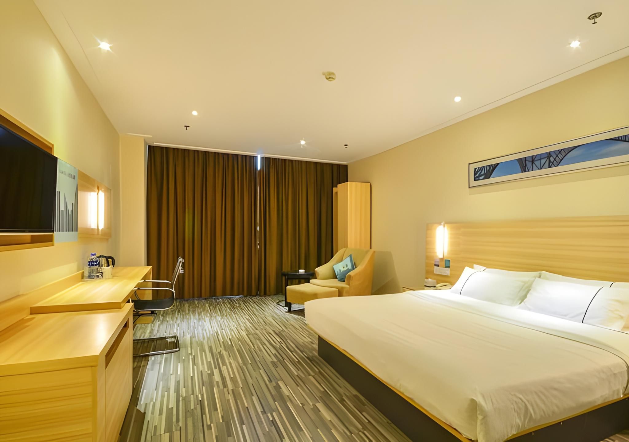 Business Queen Room