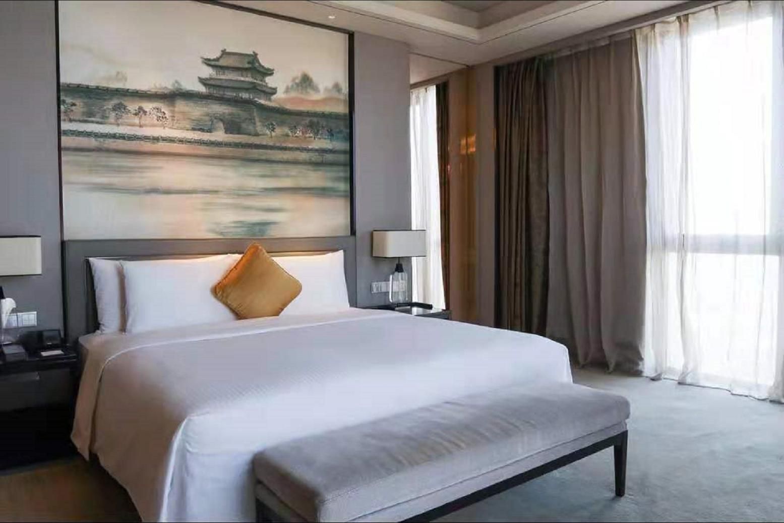Executive Deluxe Suite