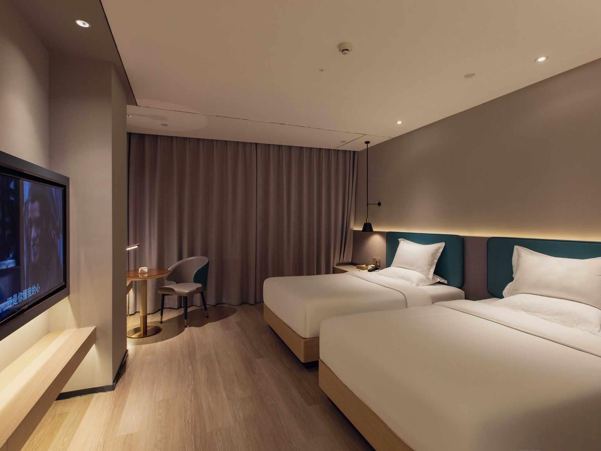WH - Deluxe Room Twin