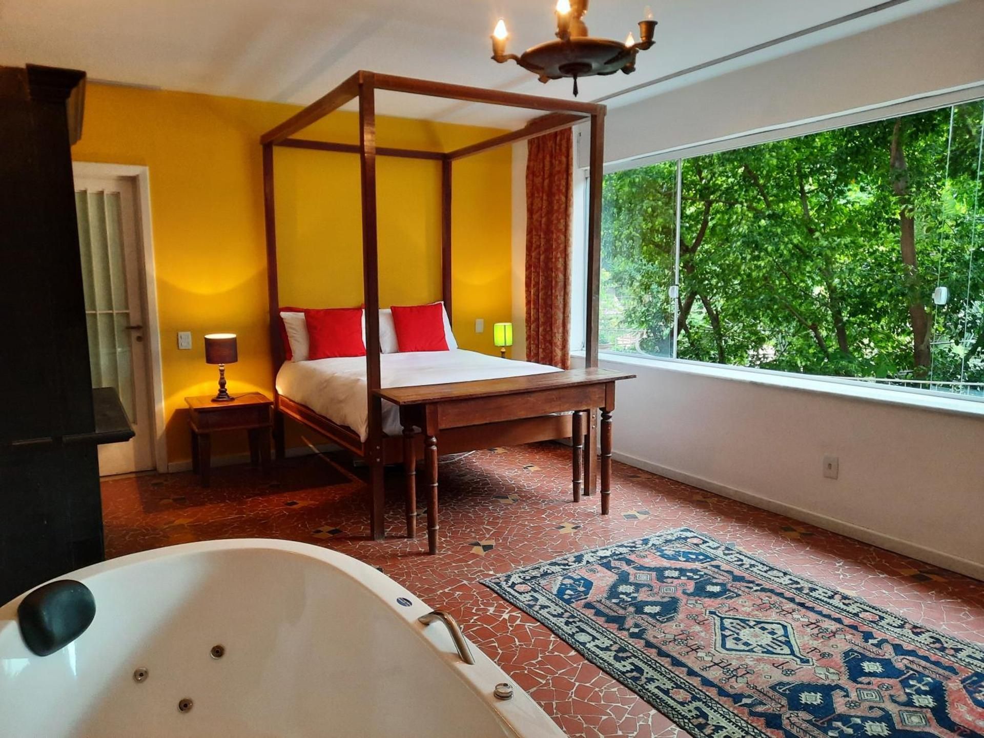 Deluxe Suite with Spa Bath