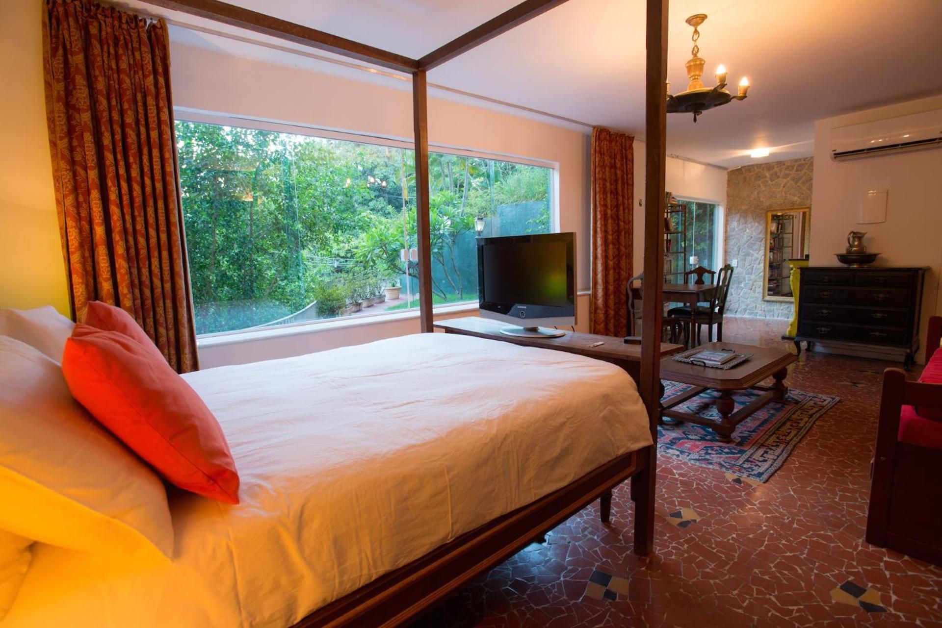 Deluxe Suite with Spa Bath