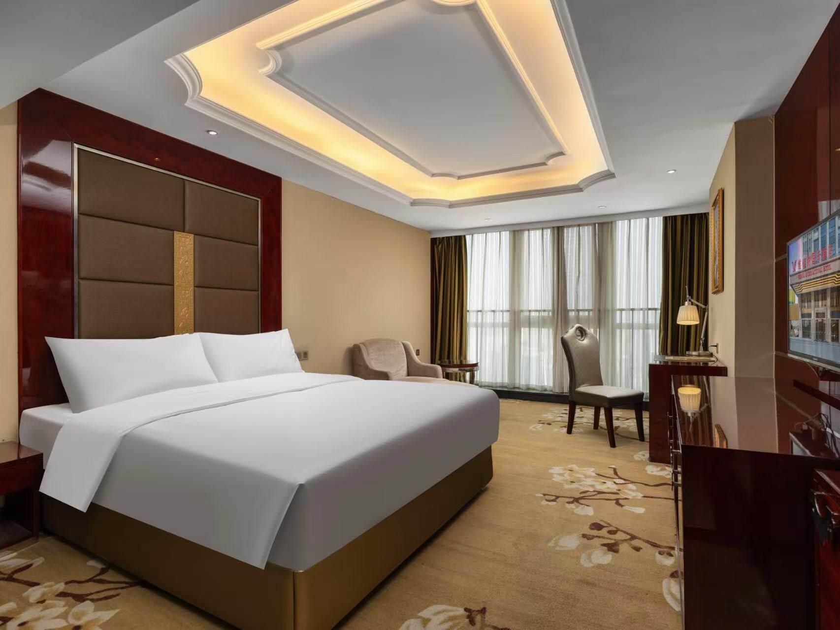 Business King Room