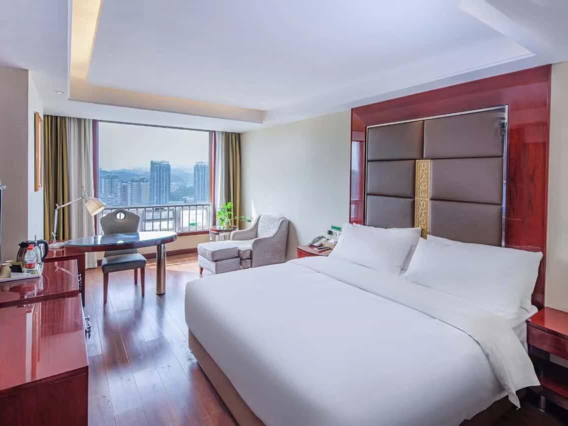 Vienna International Hotel Shiyan Wuyan Pedestrian Street WH - Executive 1 Bed Room