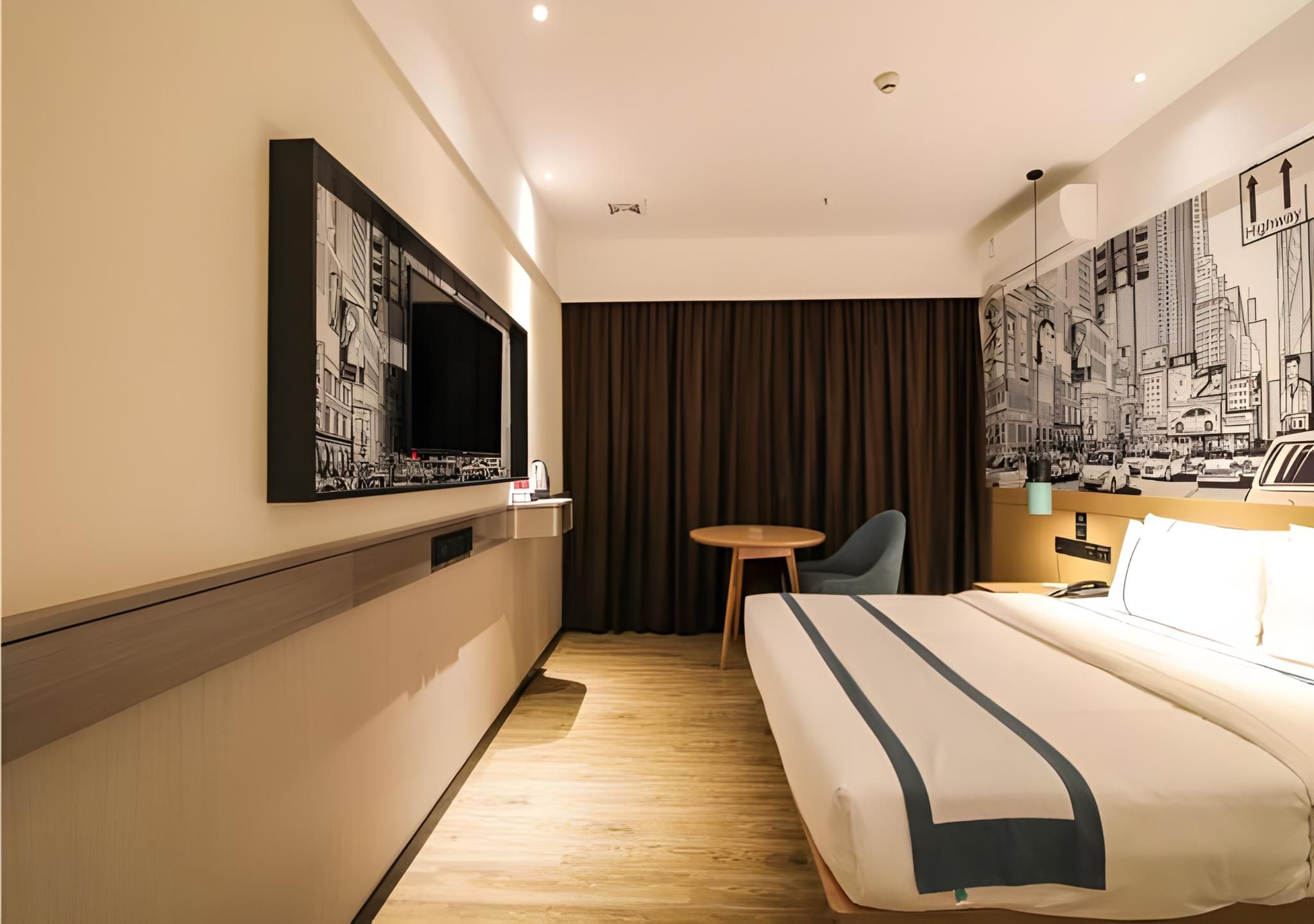Business Queen Room