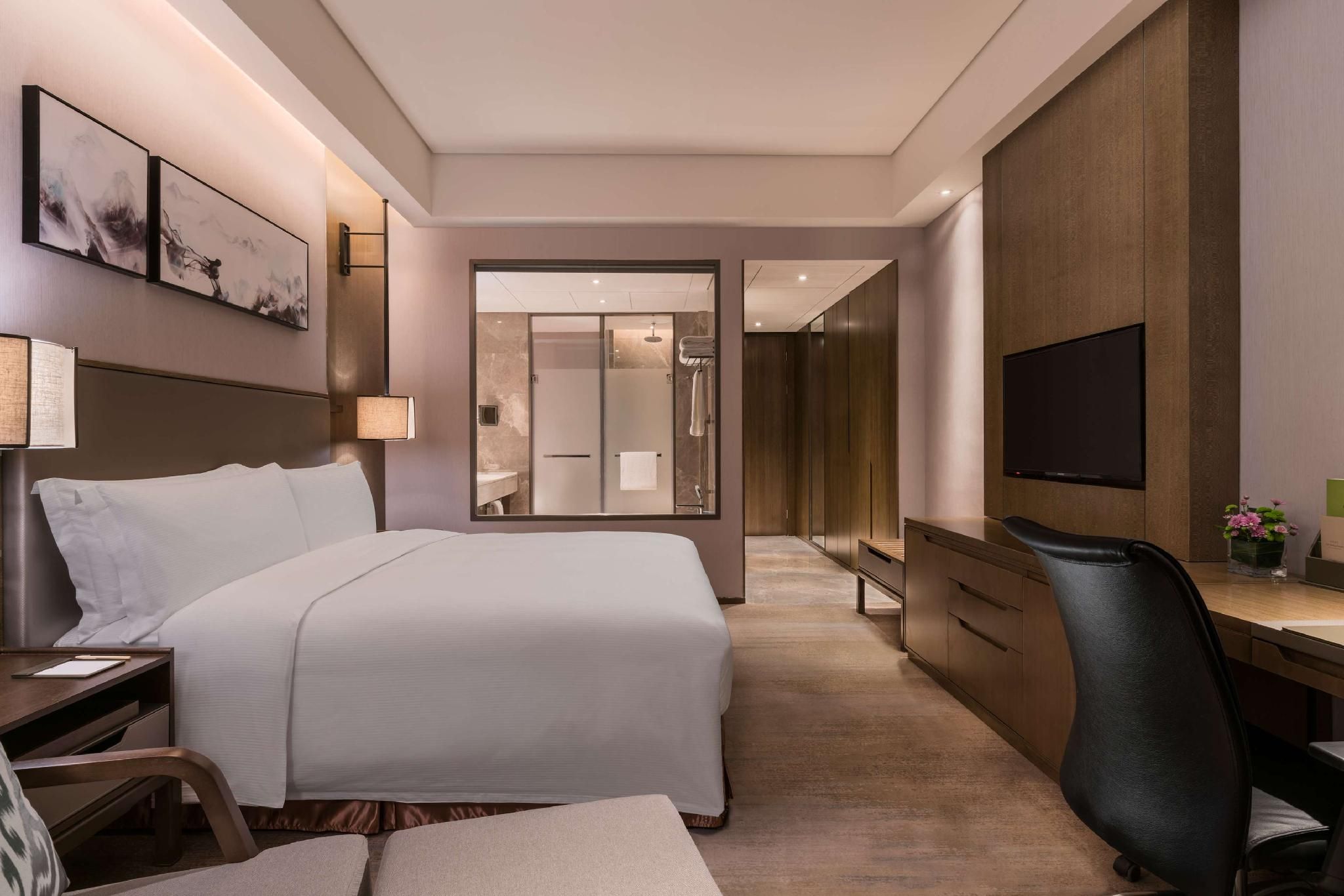 DoubleTree by Hilton Hotel Shiyan King Accessible Room  2