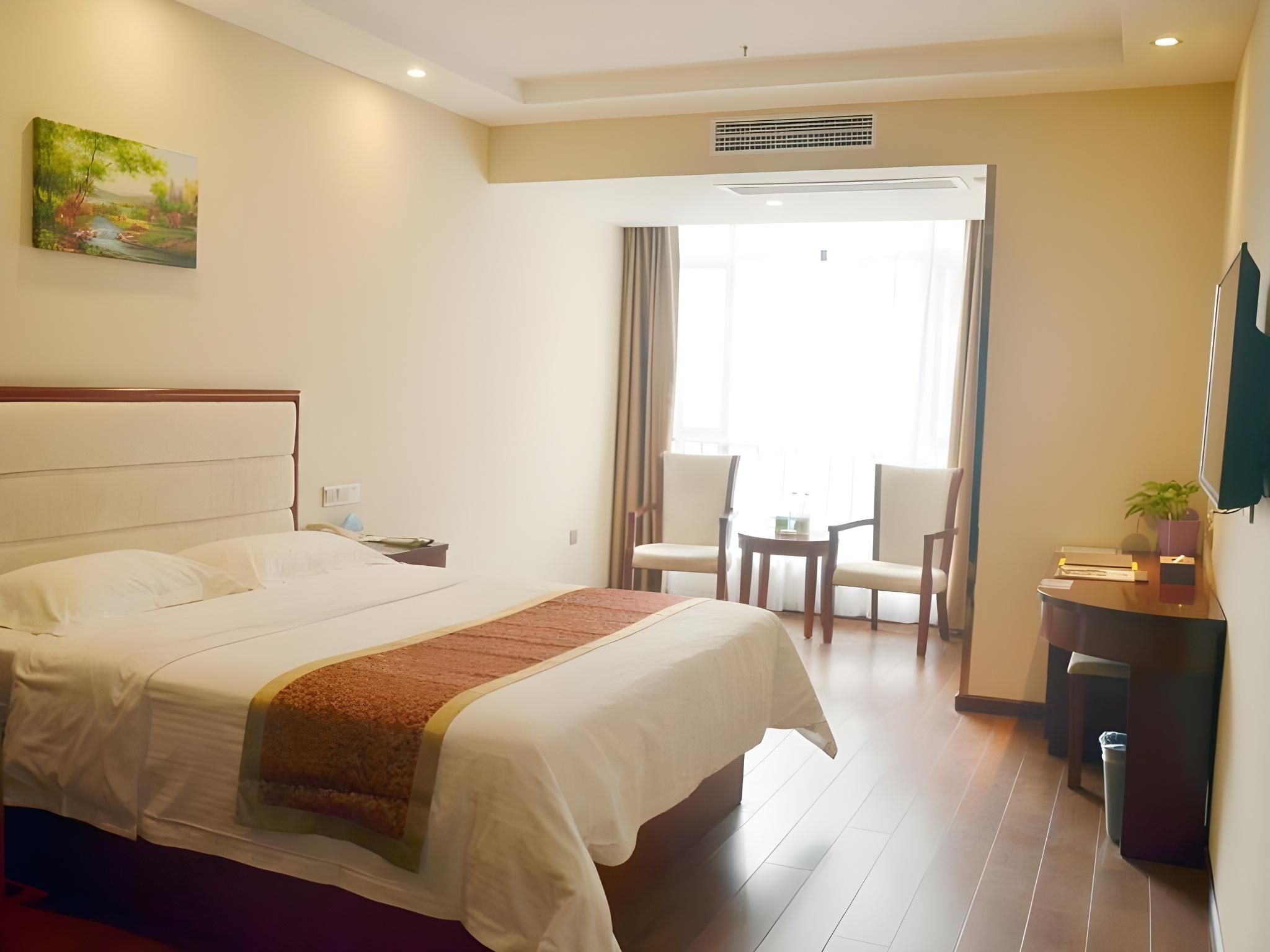 Queen Room with View