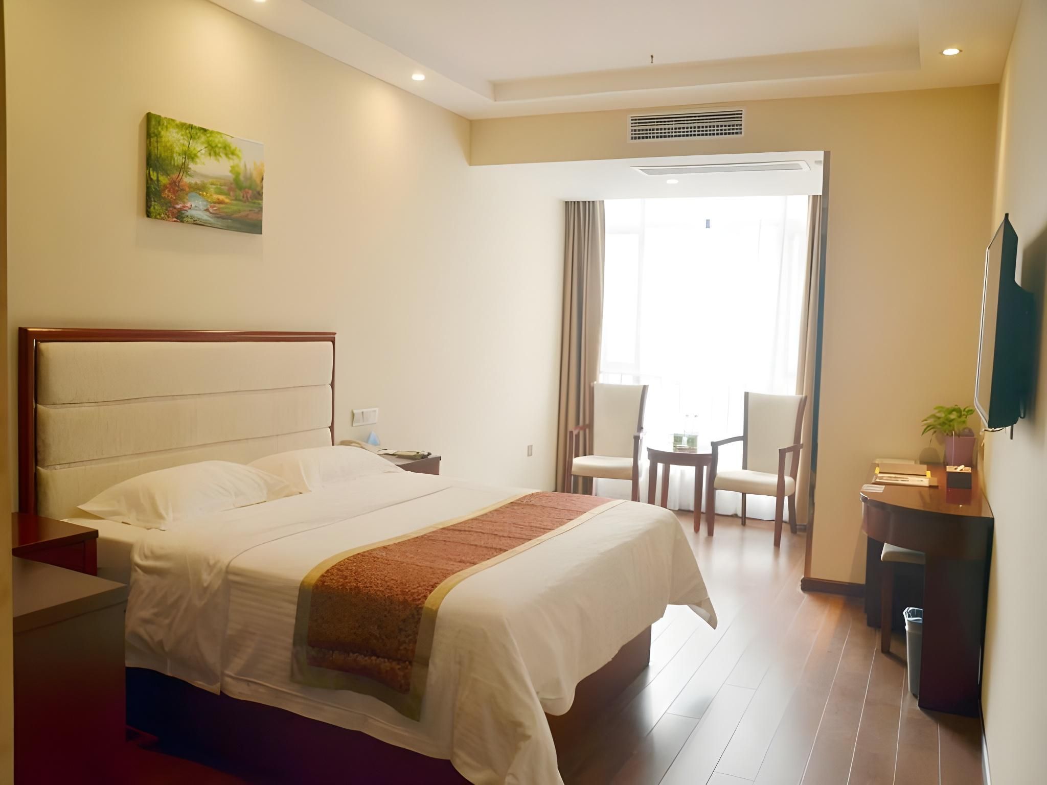 Business Queen Room