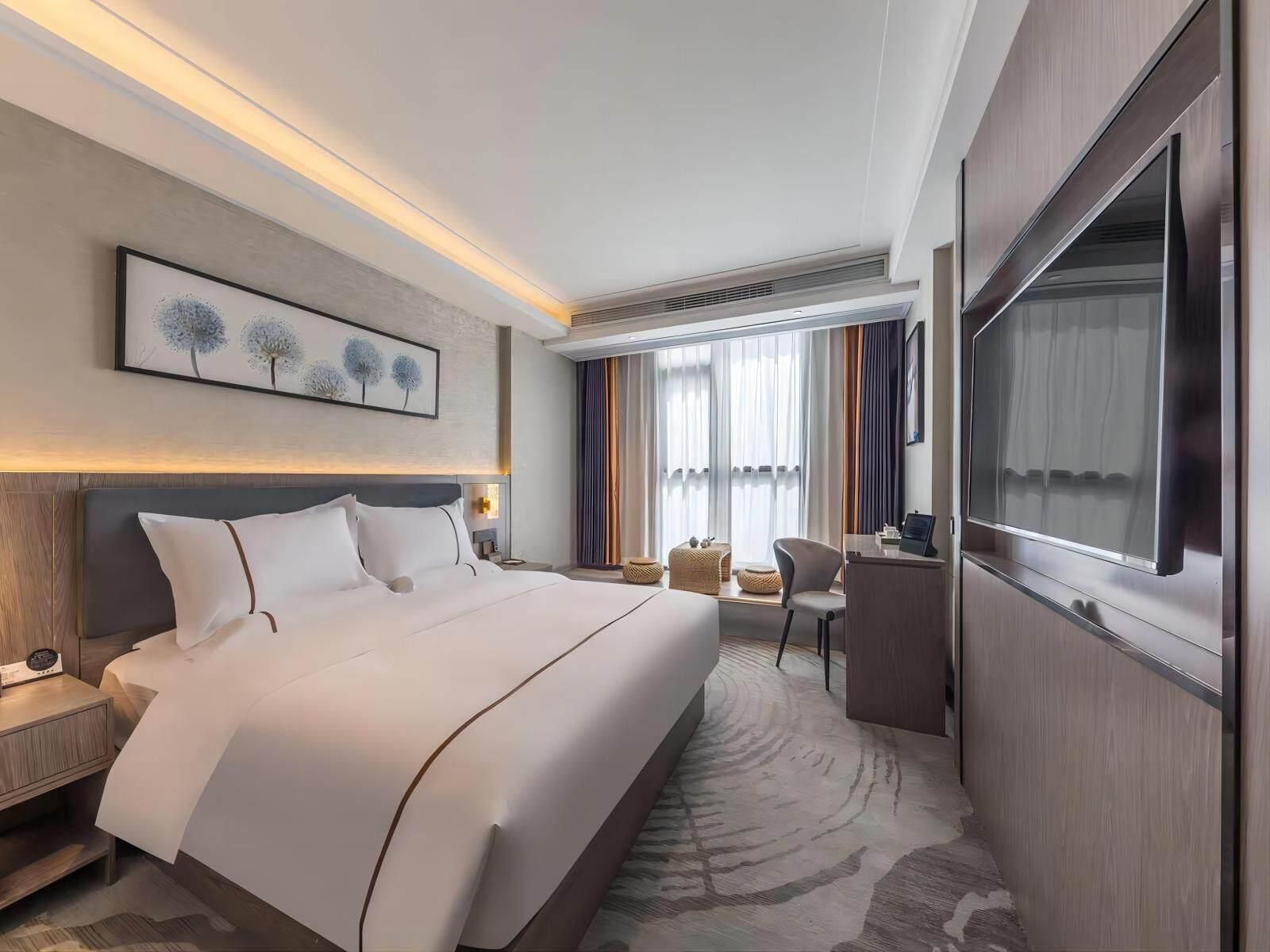 Deluxe Queen Room