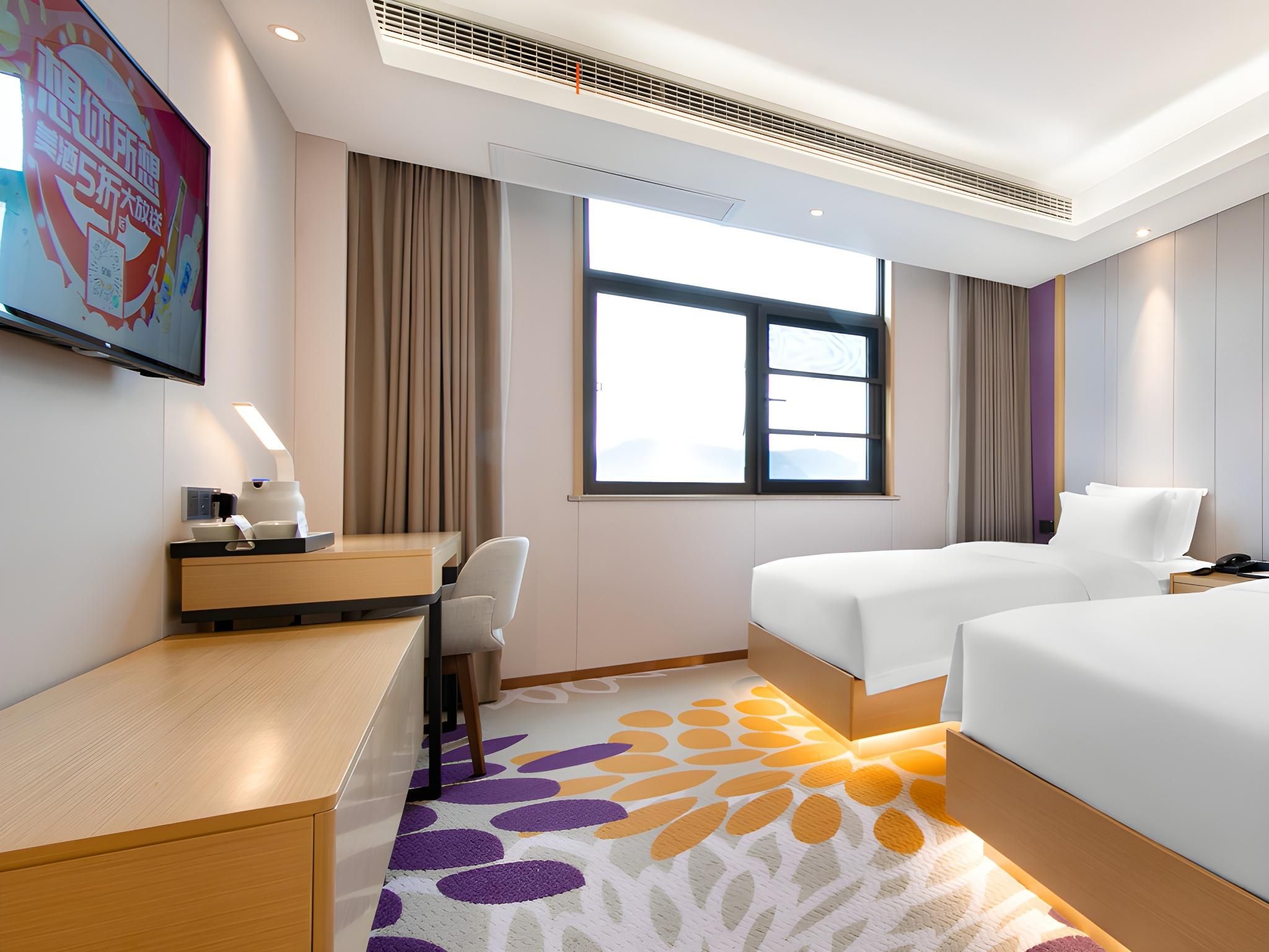 Lavande Hotel Shiyan Dongfeng Avenue Airport WH - Family Guestroom 2