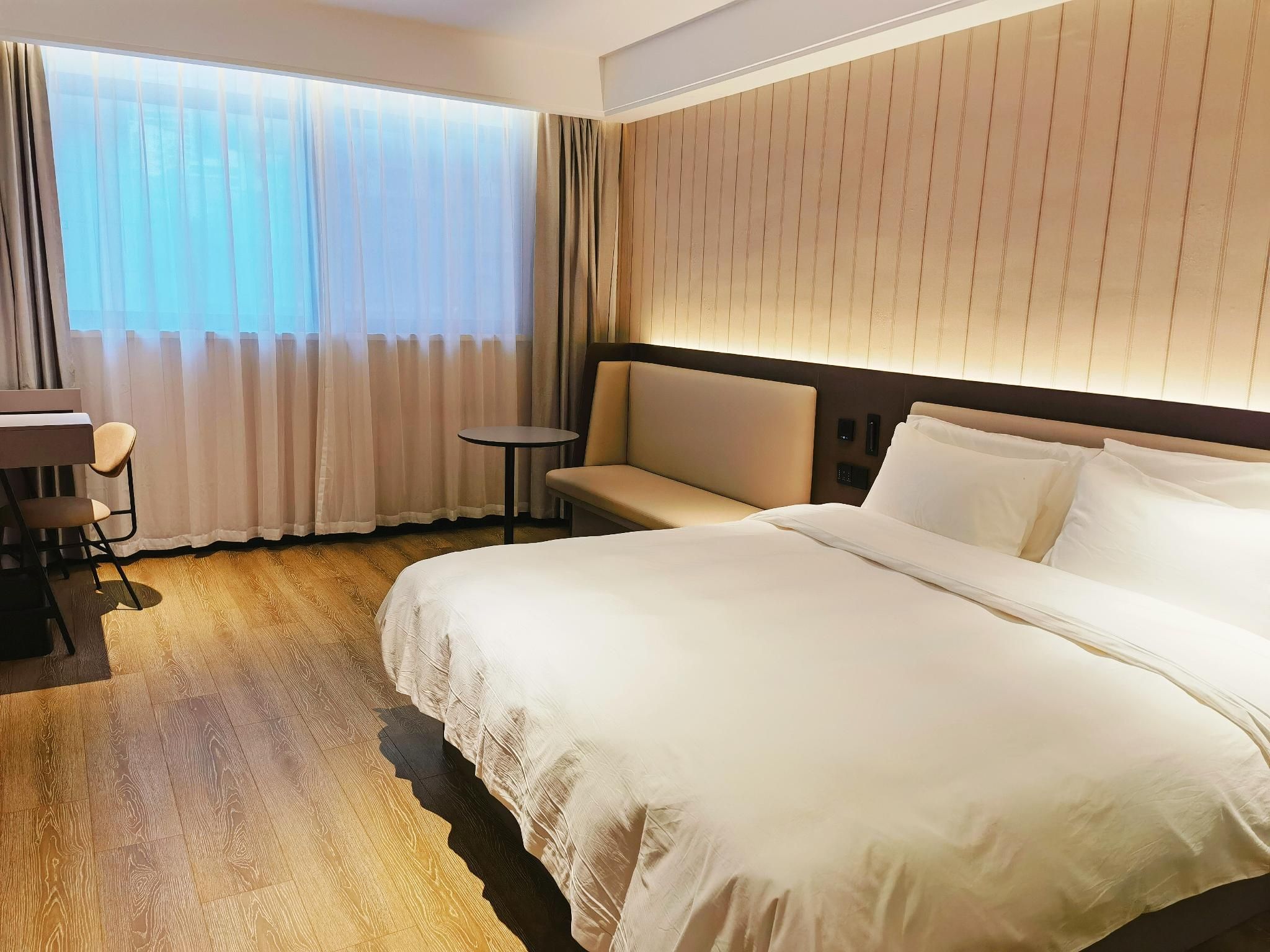 Huazhu - Deluxe Bed Room