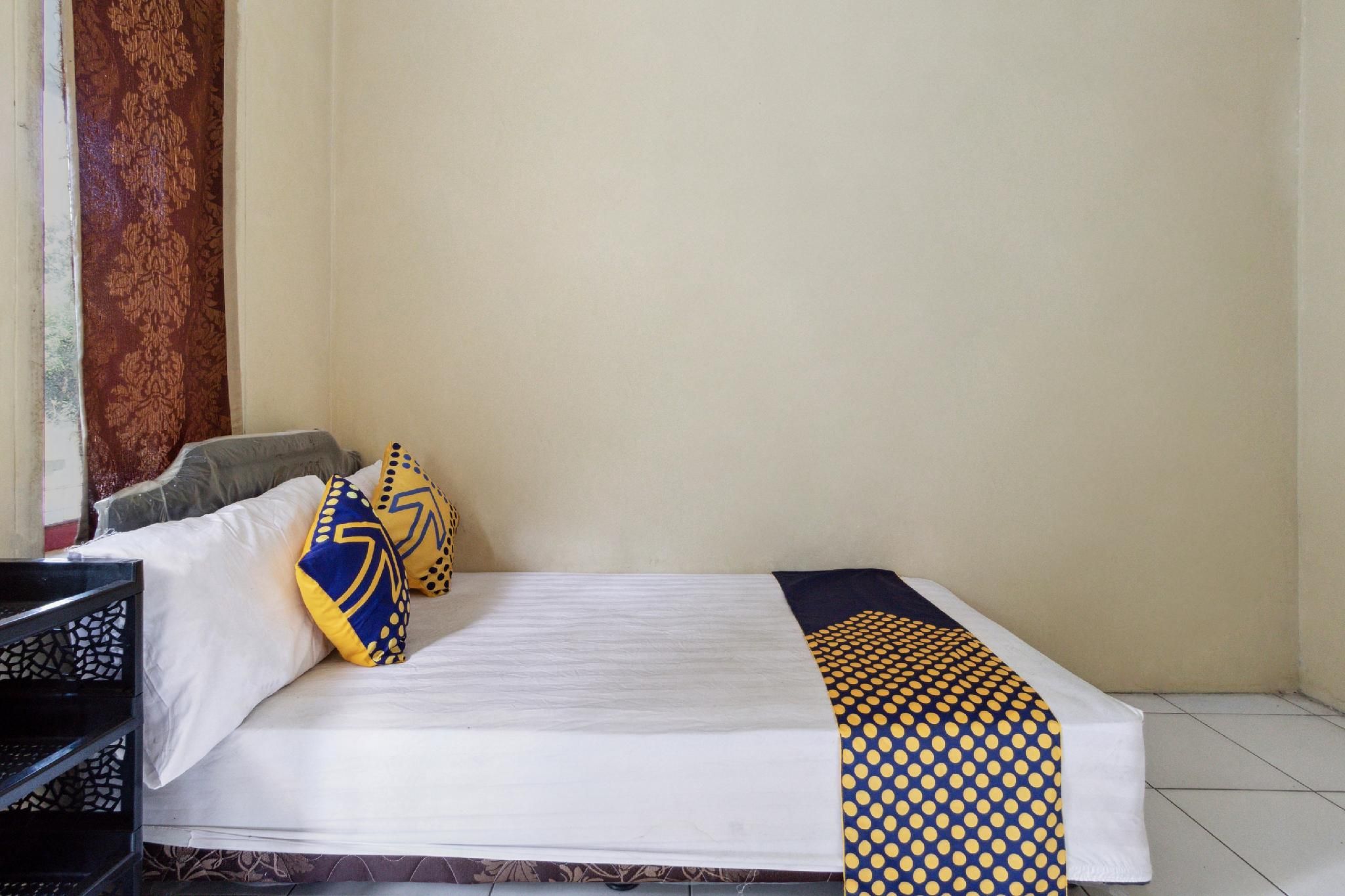 Hotel O Al Mahira Syariah Double Room without Air Conditioning 3