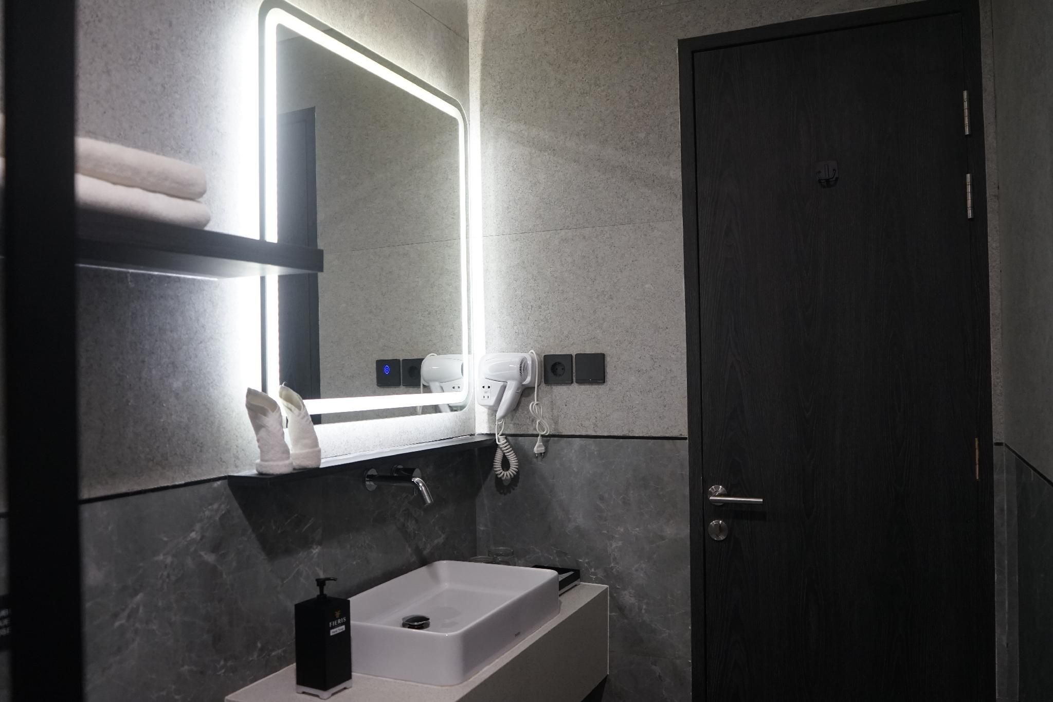 Fieris Hotel & Convention Kertajati Executive Room 2