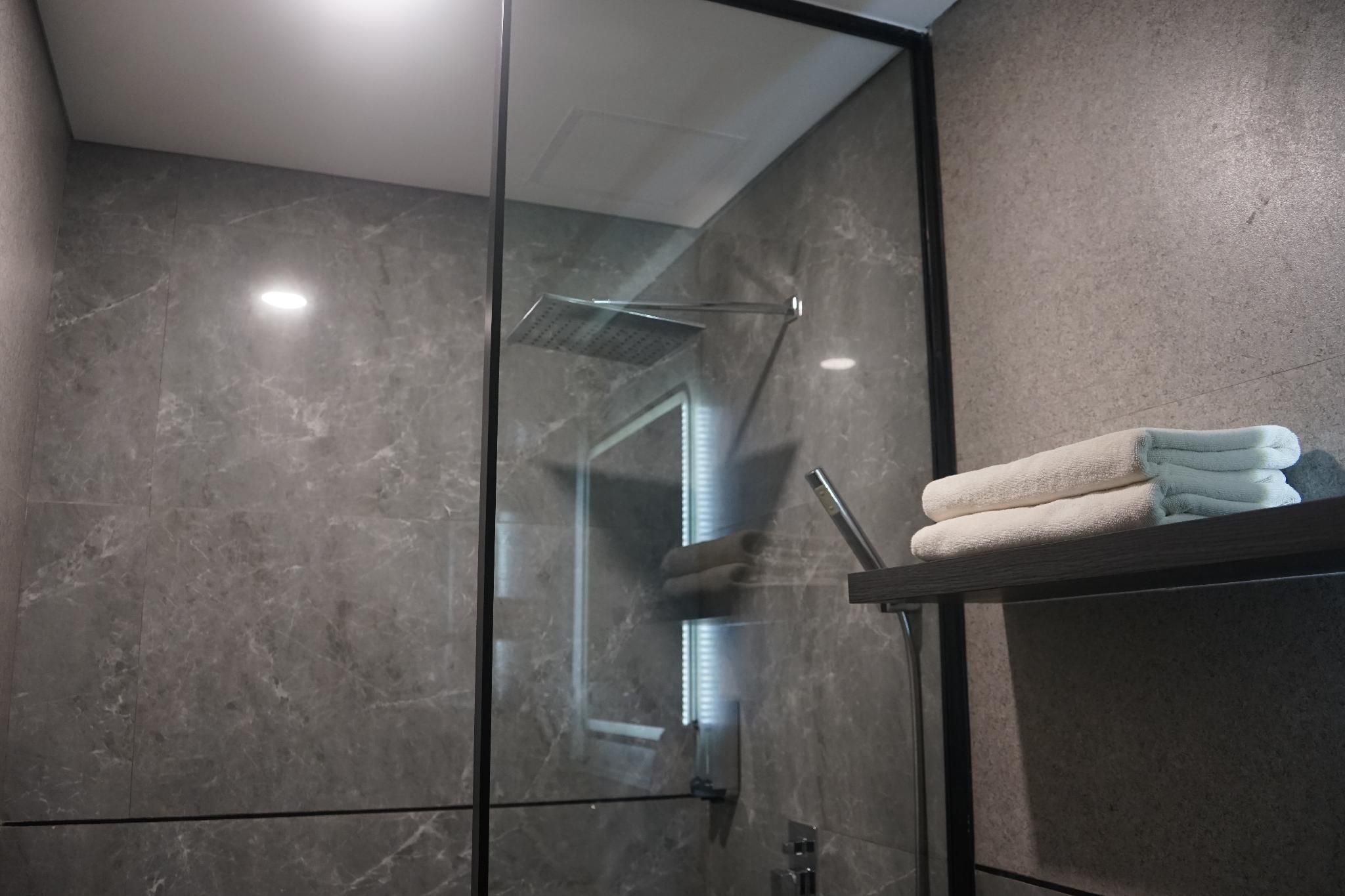 Fieris Hotel & Convention Kertajati Deluxe Twin Room 3