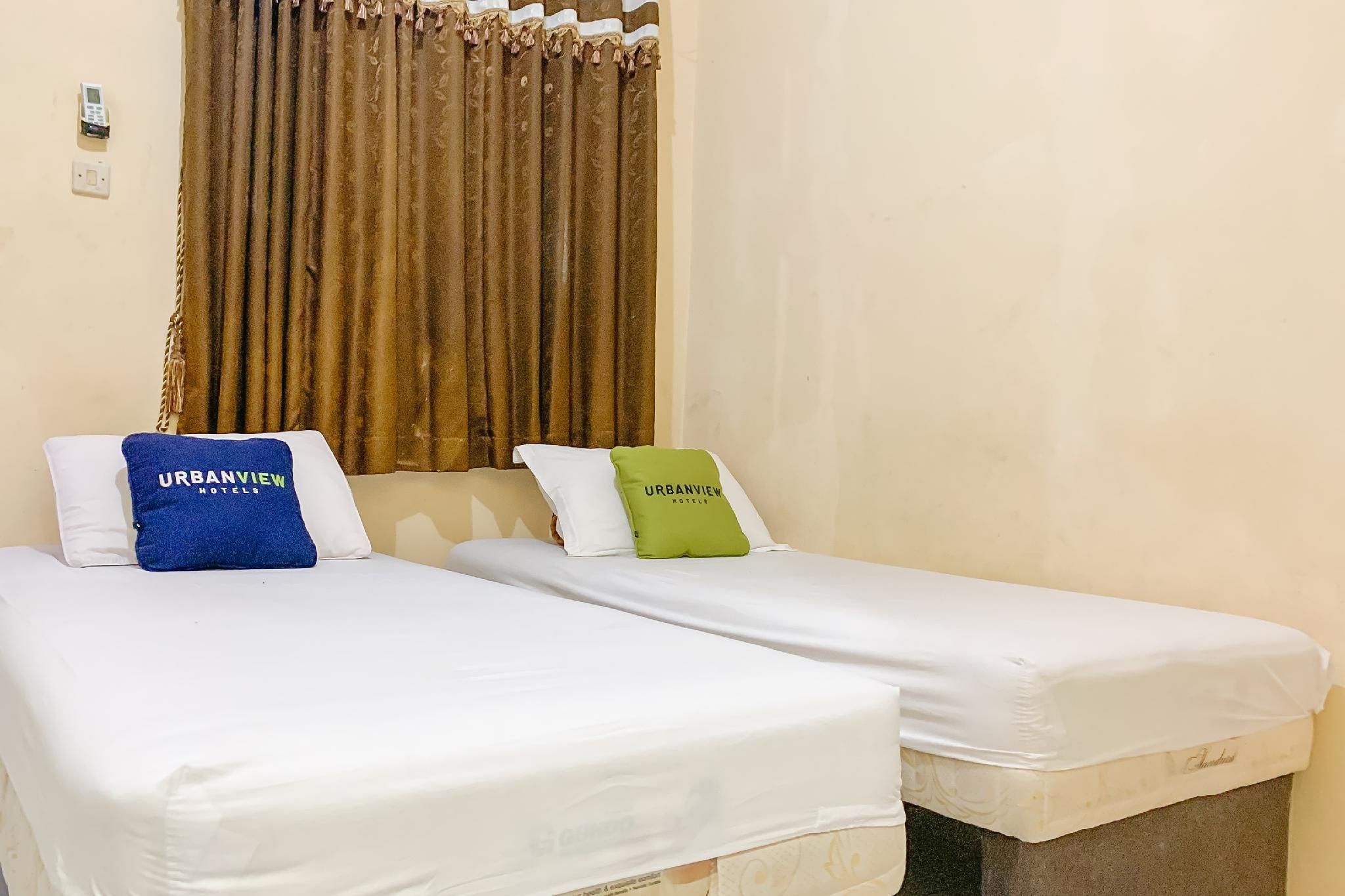 Urbanview Hotel Hikmah Syariah Majalengka Twin Room 3