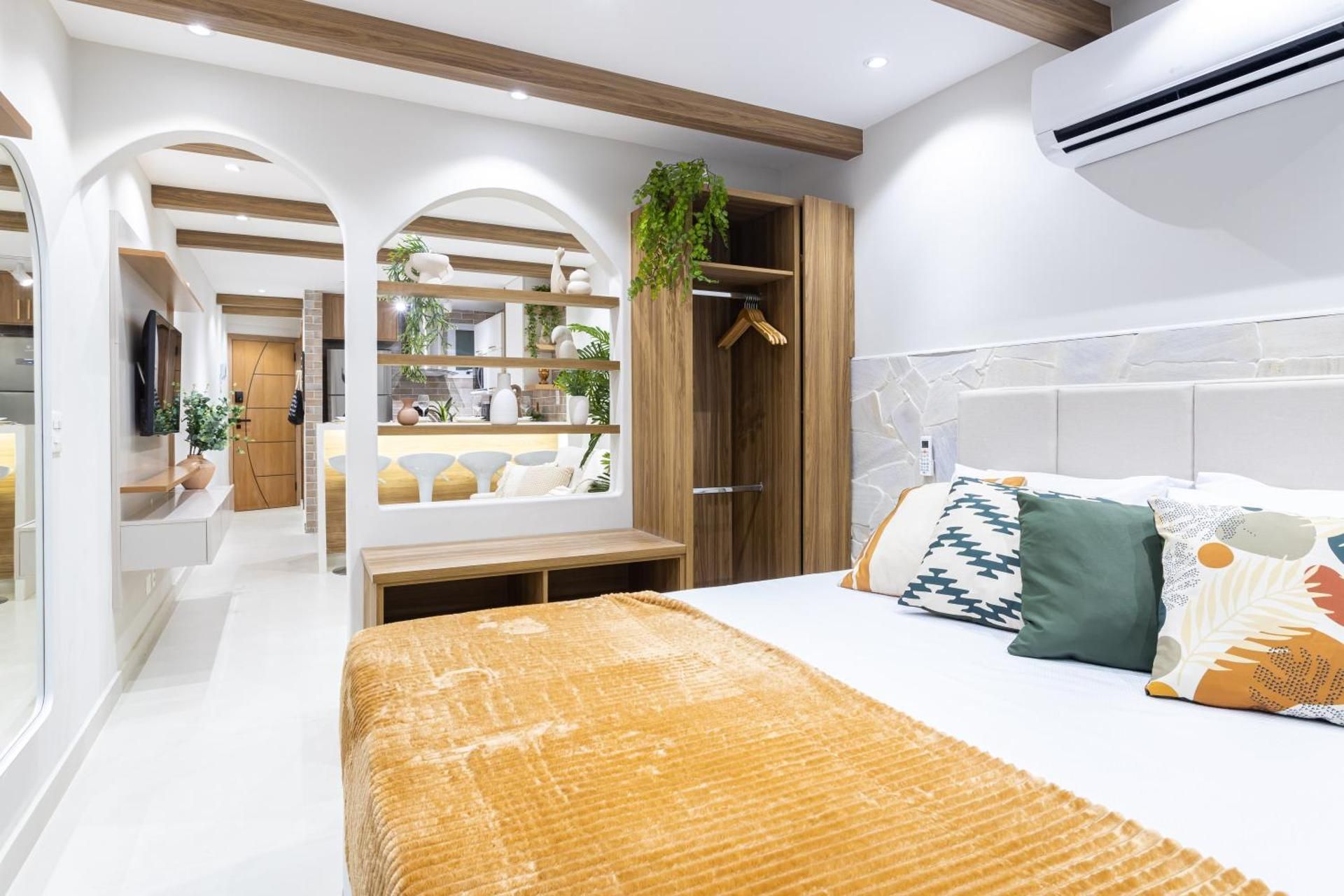 Deluxe One-Bedroom Apartment
