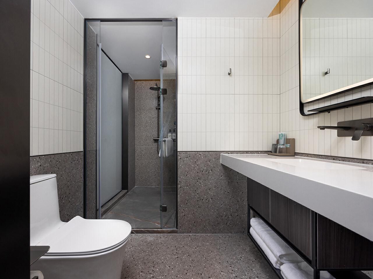 Country Inn & Suites by Radisson Xianning Media Tower Executive King Room 3