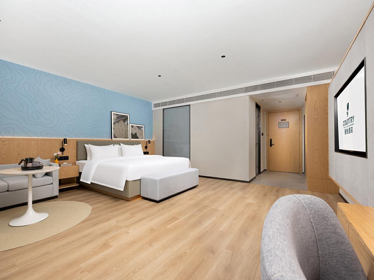 Country Inn & Suites by Radisson Xianning Media Tower Executive King Room 2
