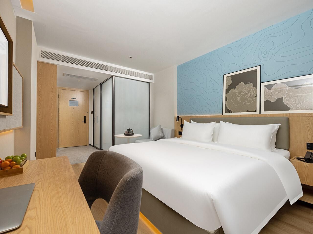 Country Inn & Suites by Radisson Xianning Media Tower Standard King Room