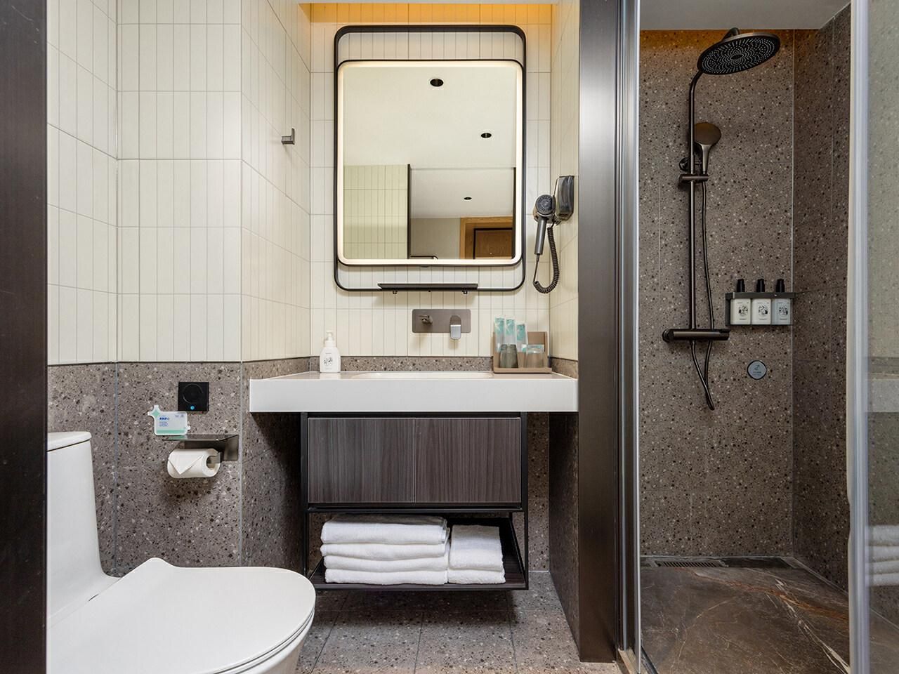 Country Inn & Suites by Radisson Xianning Media Tower Pure King Room 3