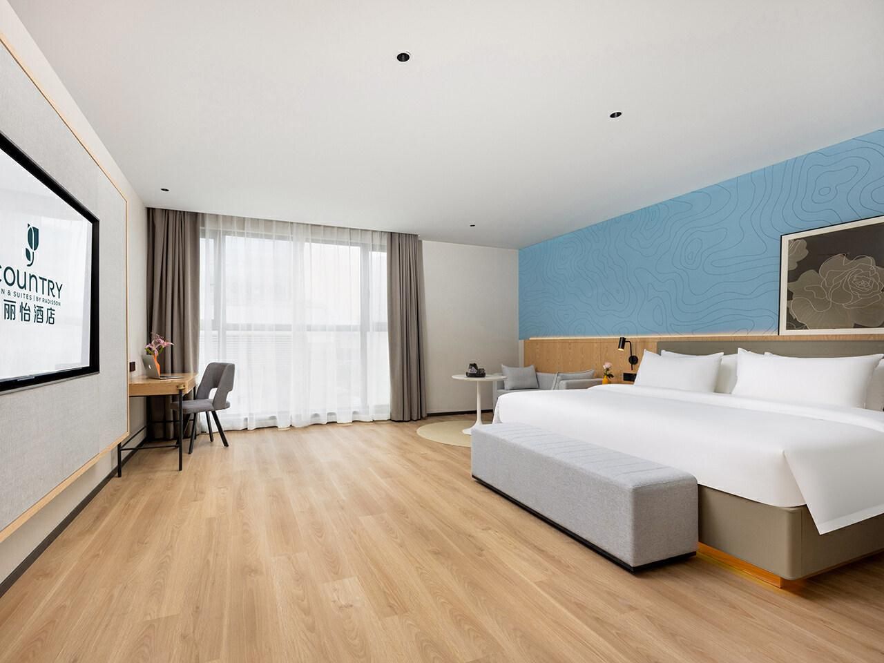 Country Inn & Suites by Radisson Xianning Media Tower Executive King Room
