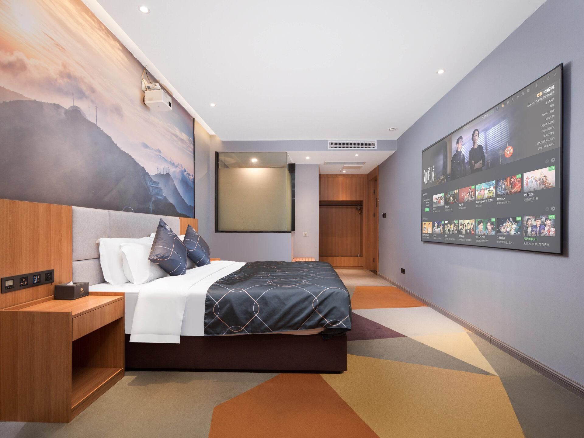 ChonPines Hotels Xianning Wanda Plaza WH -Cinema Bed Room