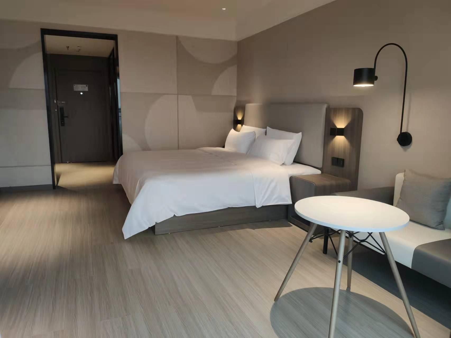 Huazhu - Room With Bed