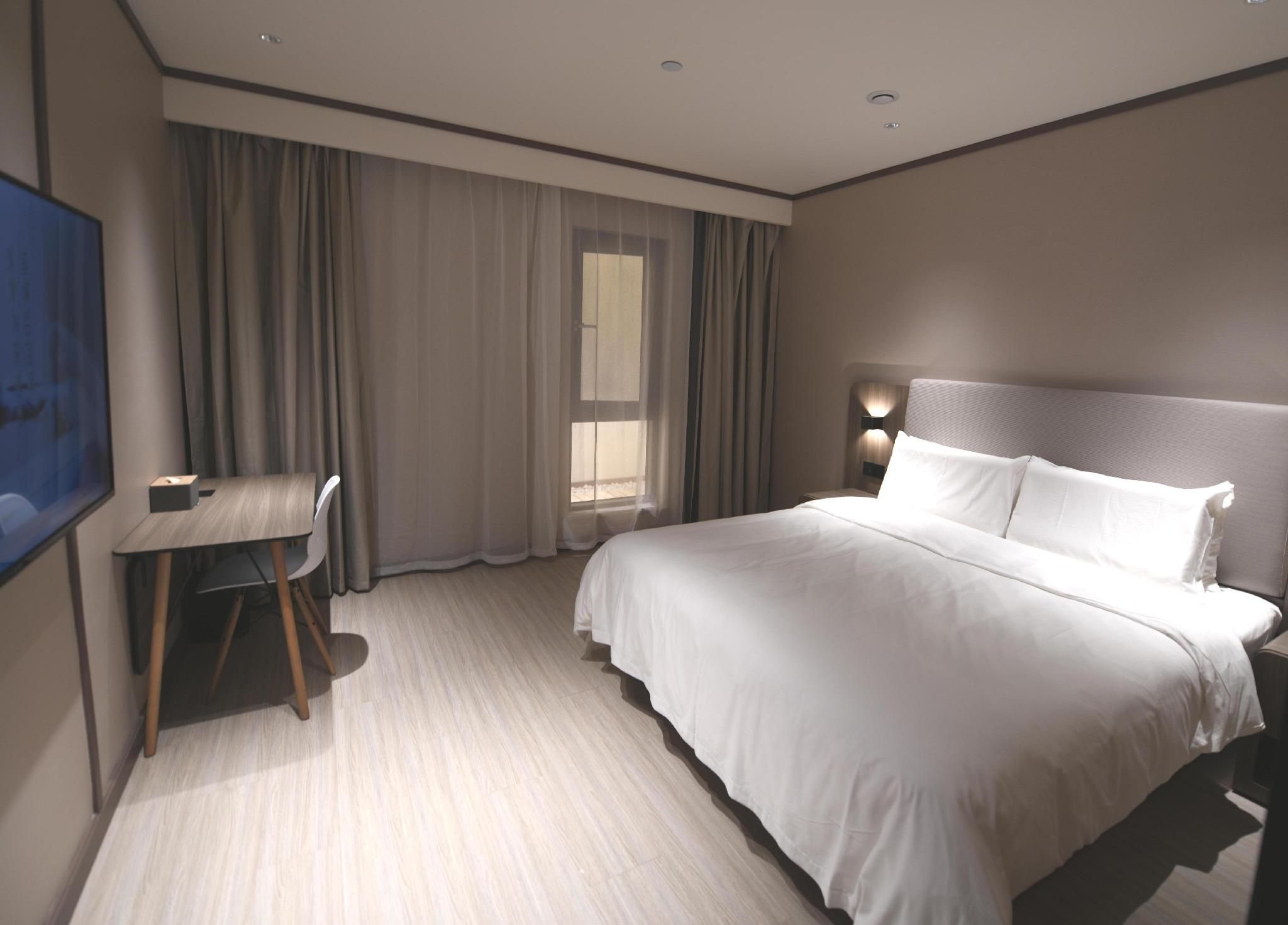 Huazhu - Room With Bed