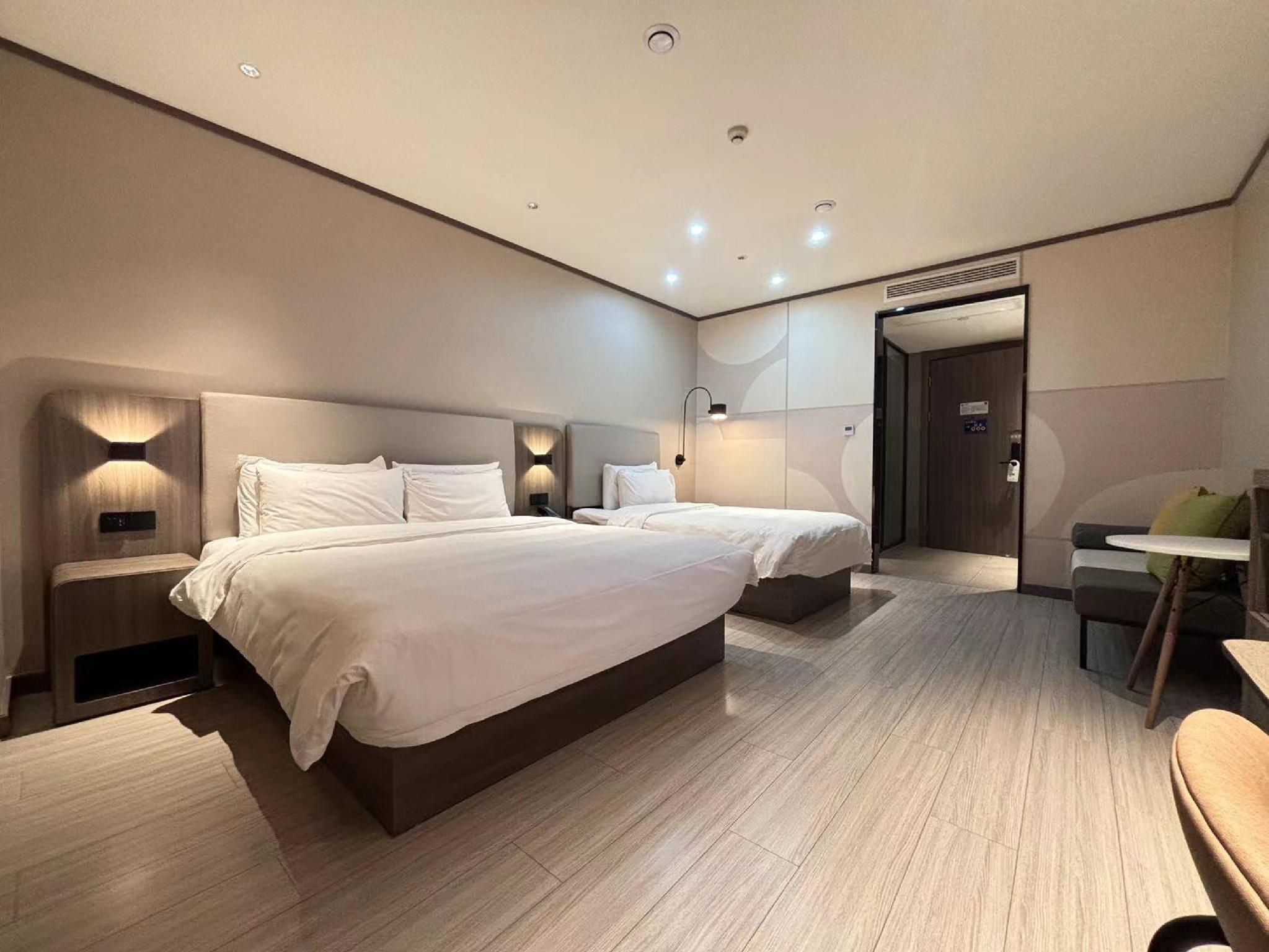 Business Queen Bed Room