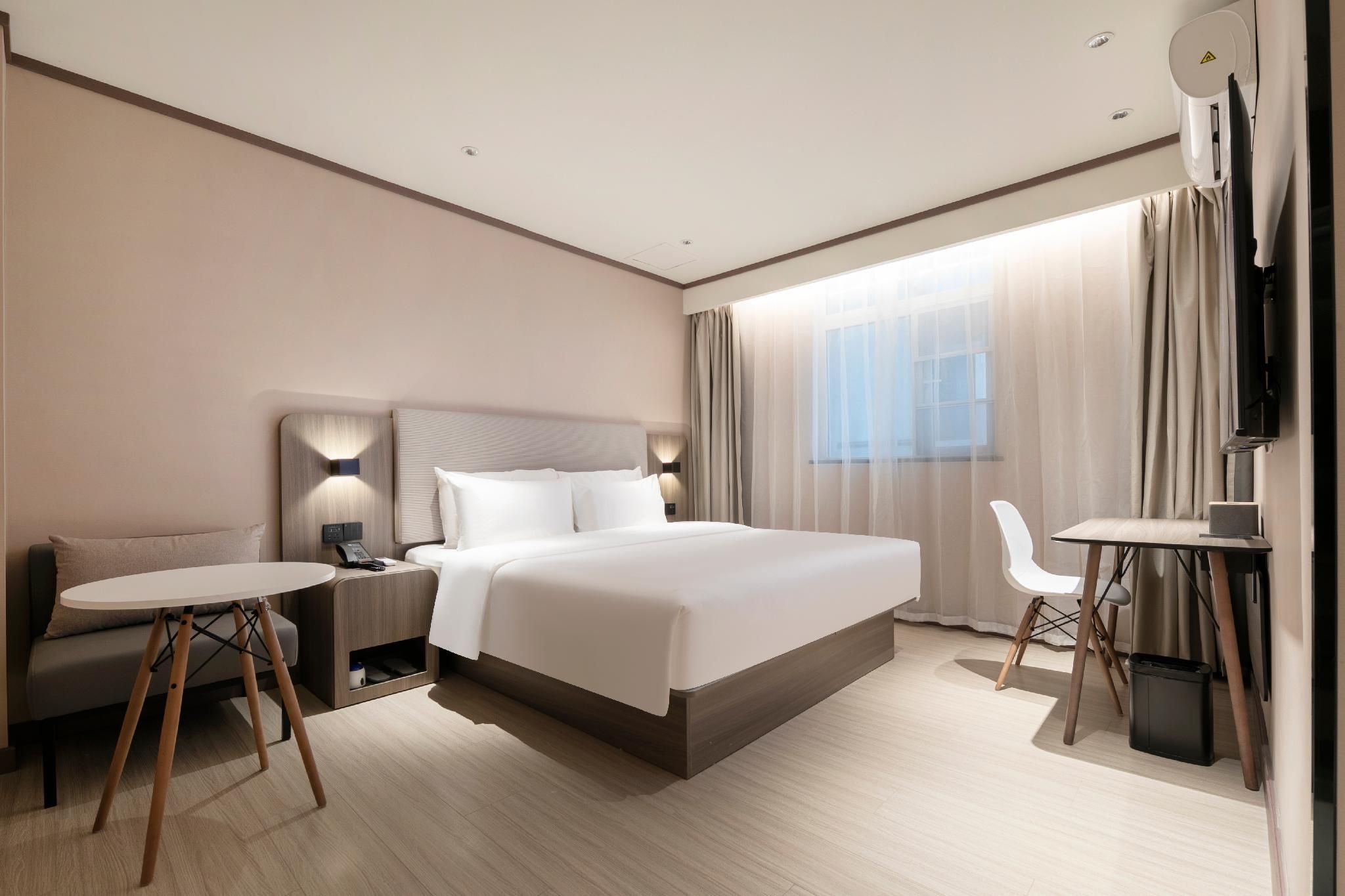 Business Queen Bed Room