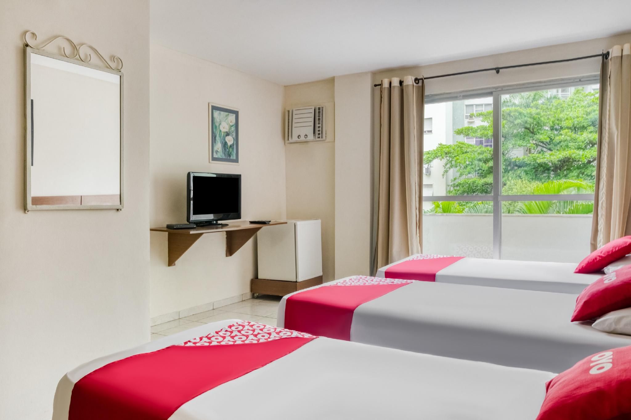 Quadruple Room (1 Double bed + 2 Single beds)