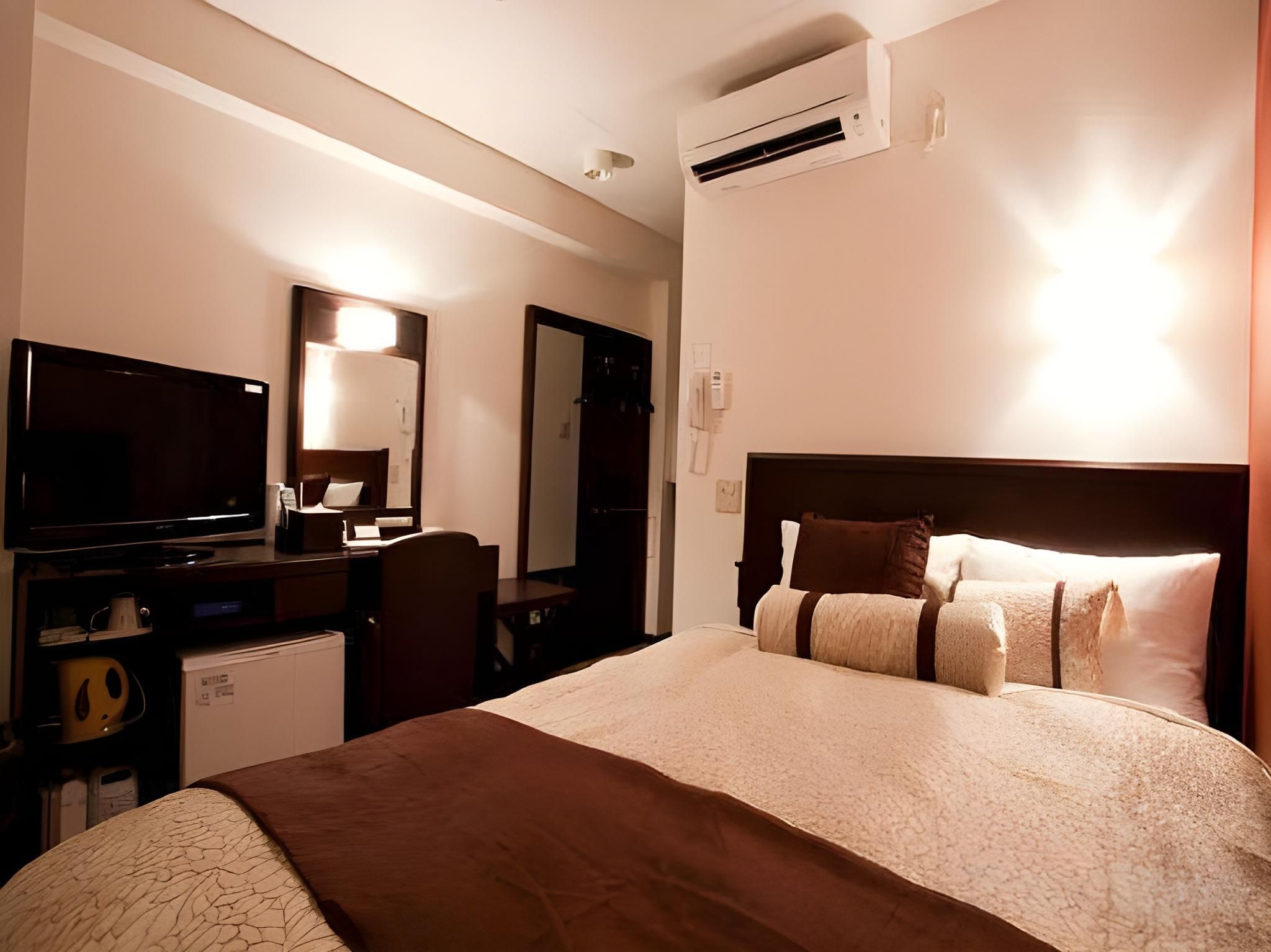 Semi Double Room for 2 People - Non-Smoking