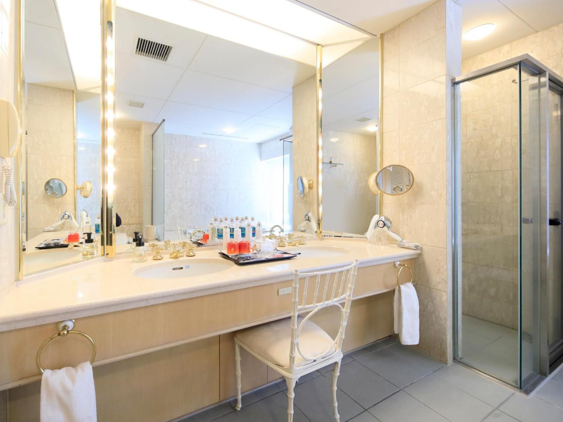 Junior Suite with Garden View