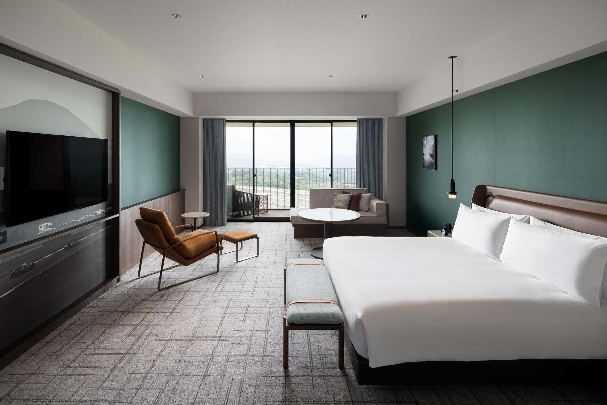 1 King Bed, Circuit View, Deluxe