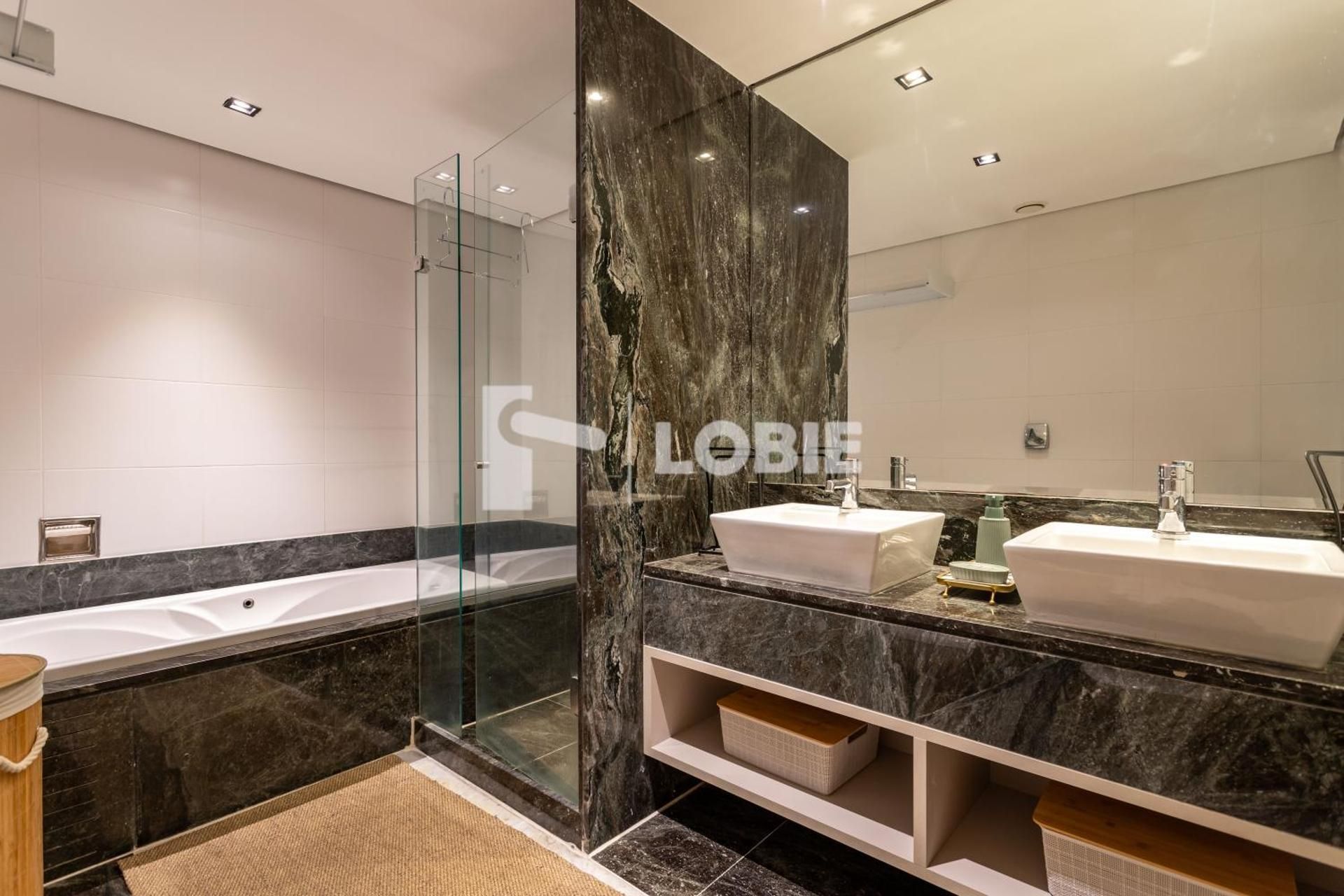 Studio with Bathtub