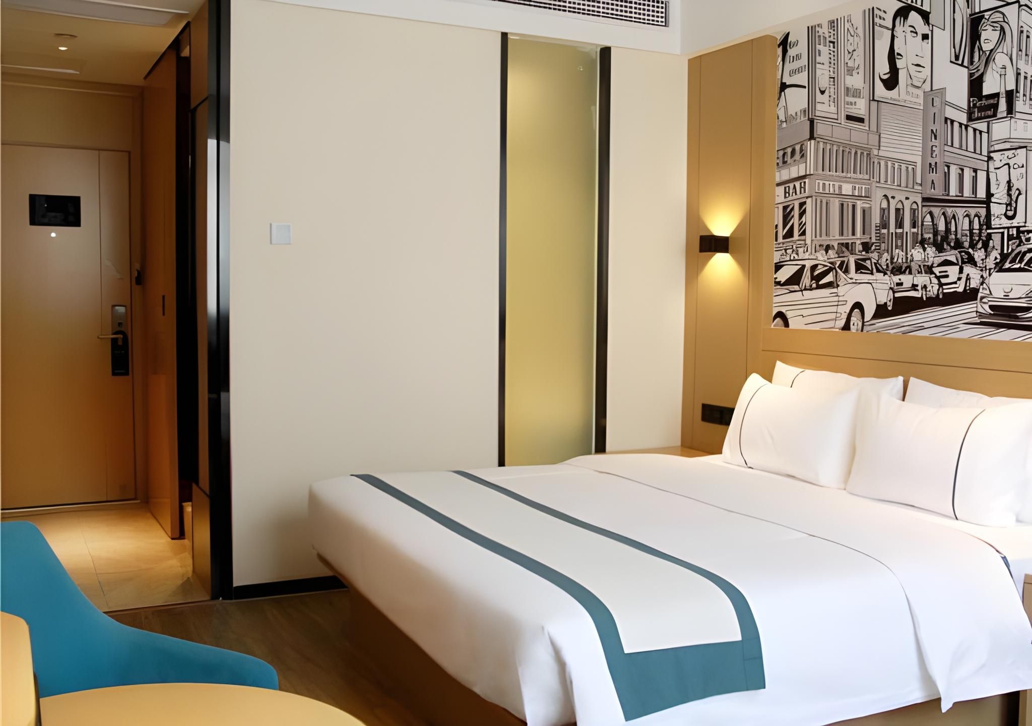 Stand Queen Room