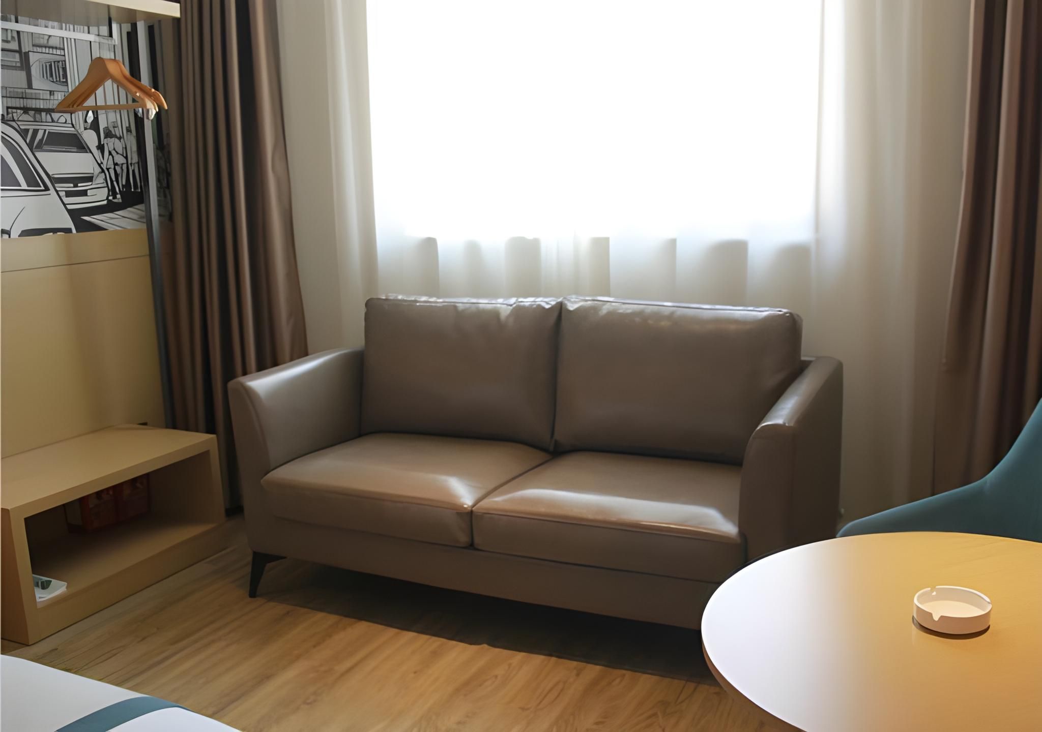 Business Queen Room