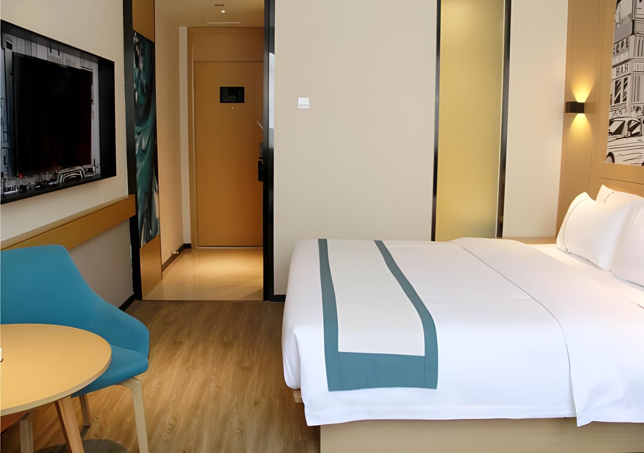Business Queen Room