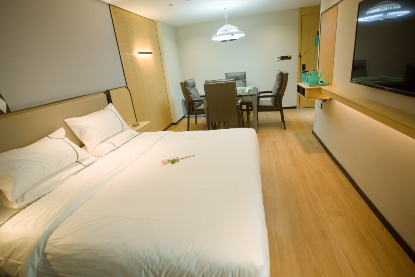 Dossen - Executive Suite