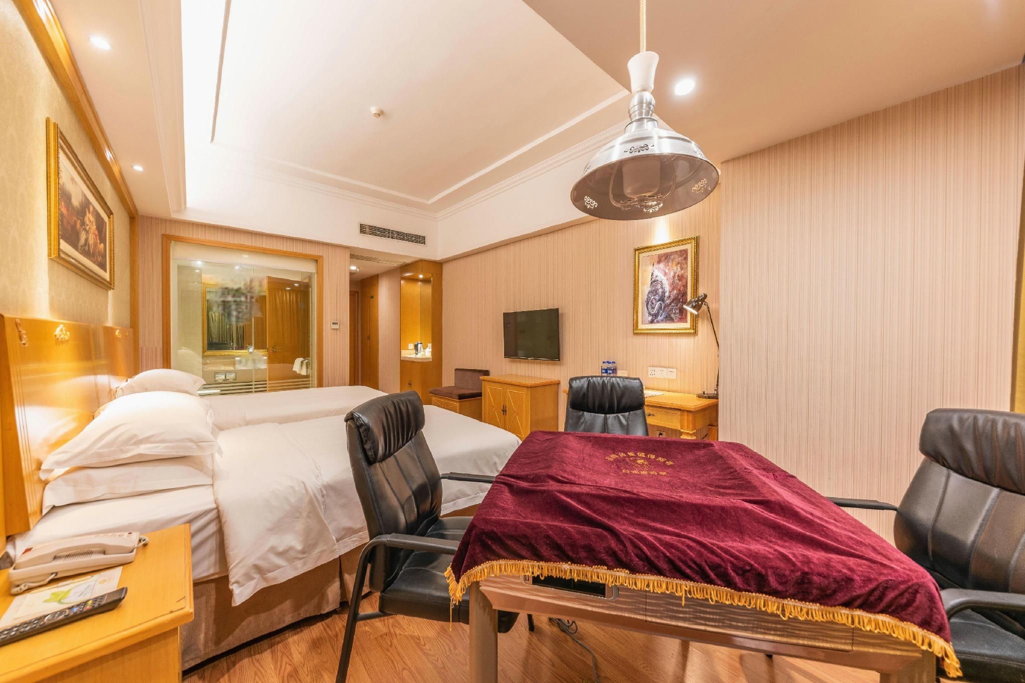 Vienna - Functional Chess Room With Twin Bed