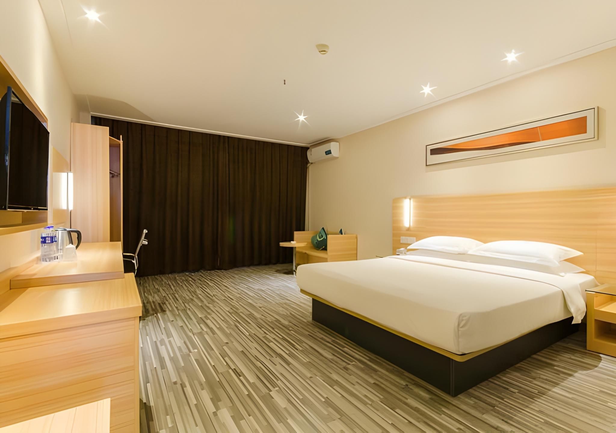 Business Queen Room