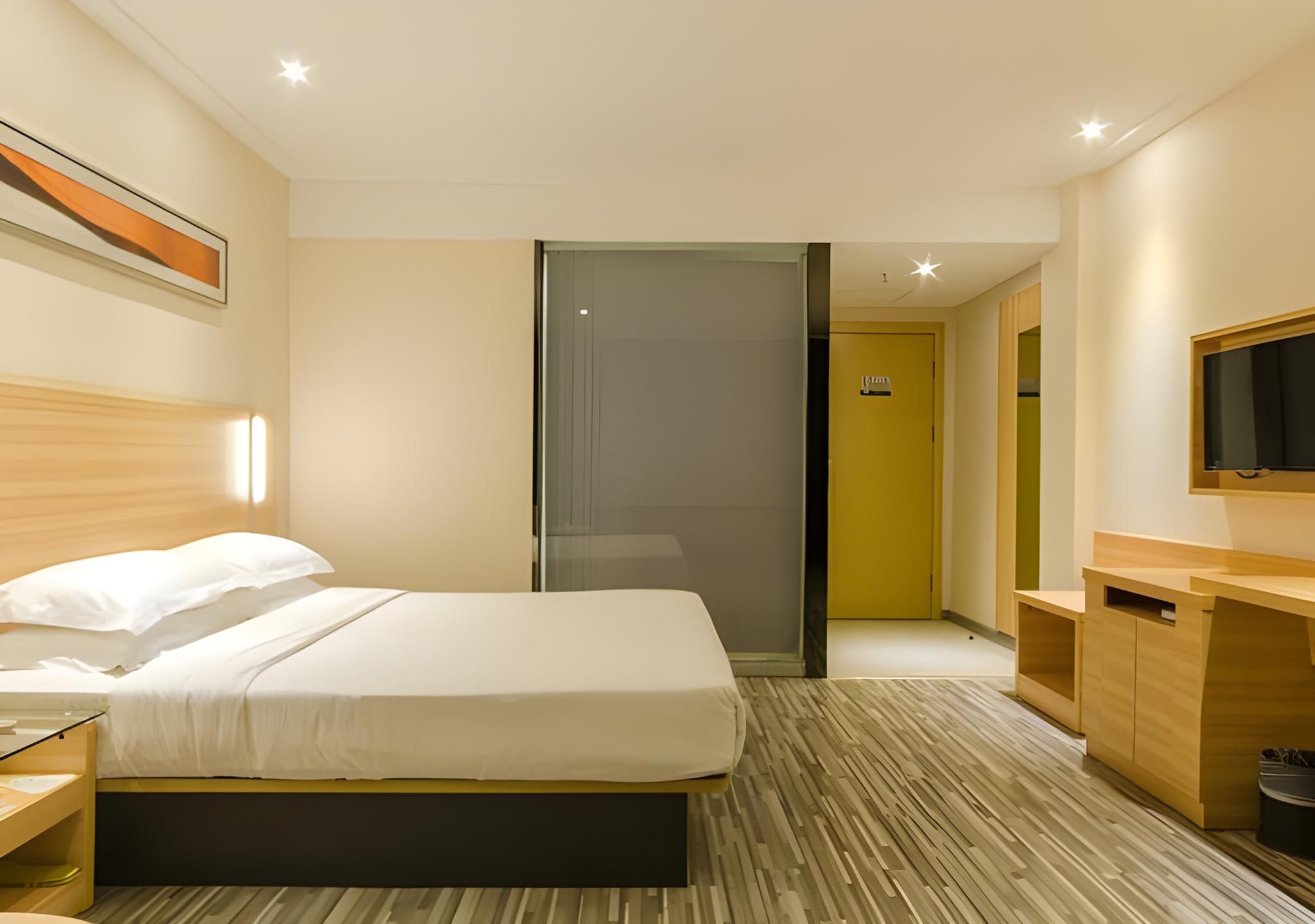 Business Queen Room