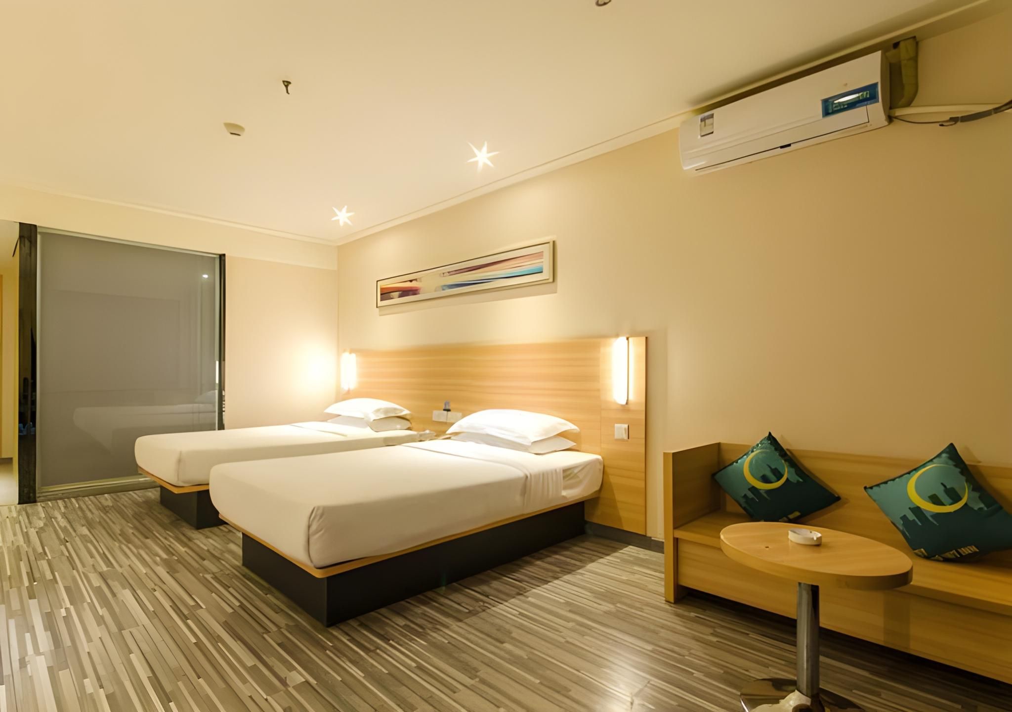 Dossen - City Family Room