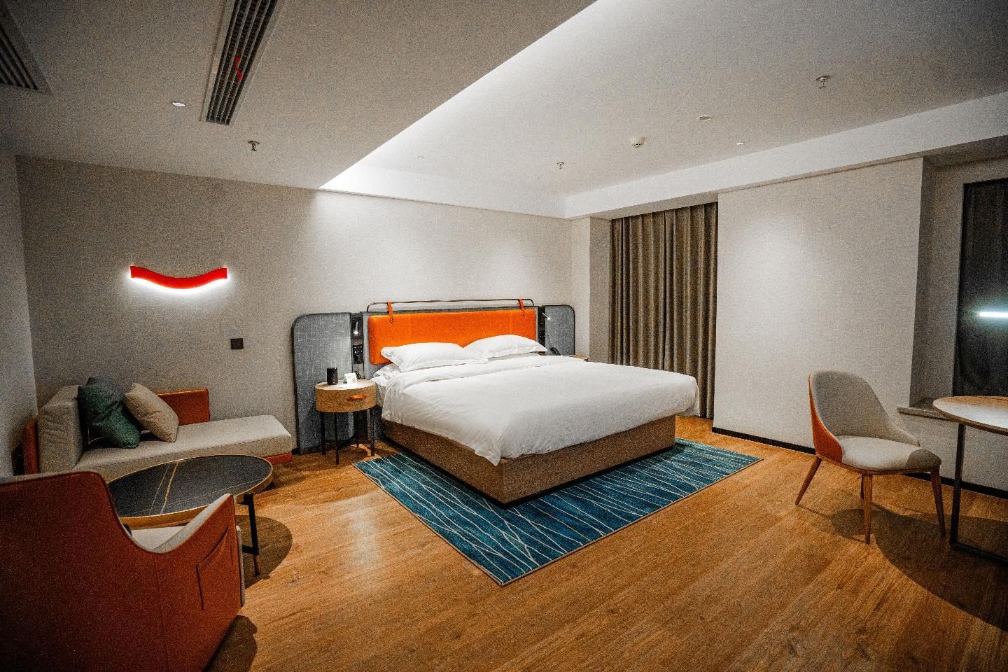 Dossen - Executive Suite