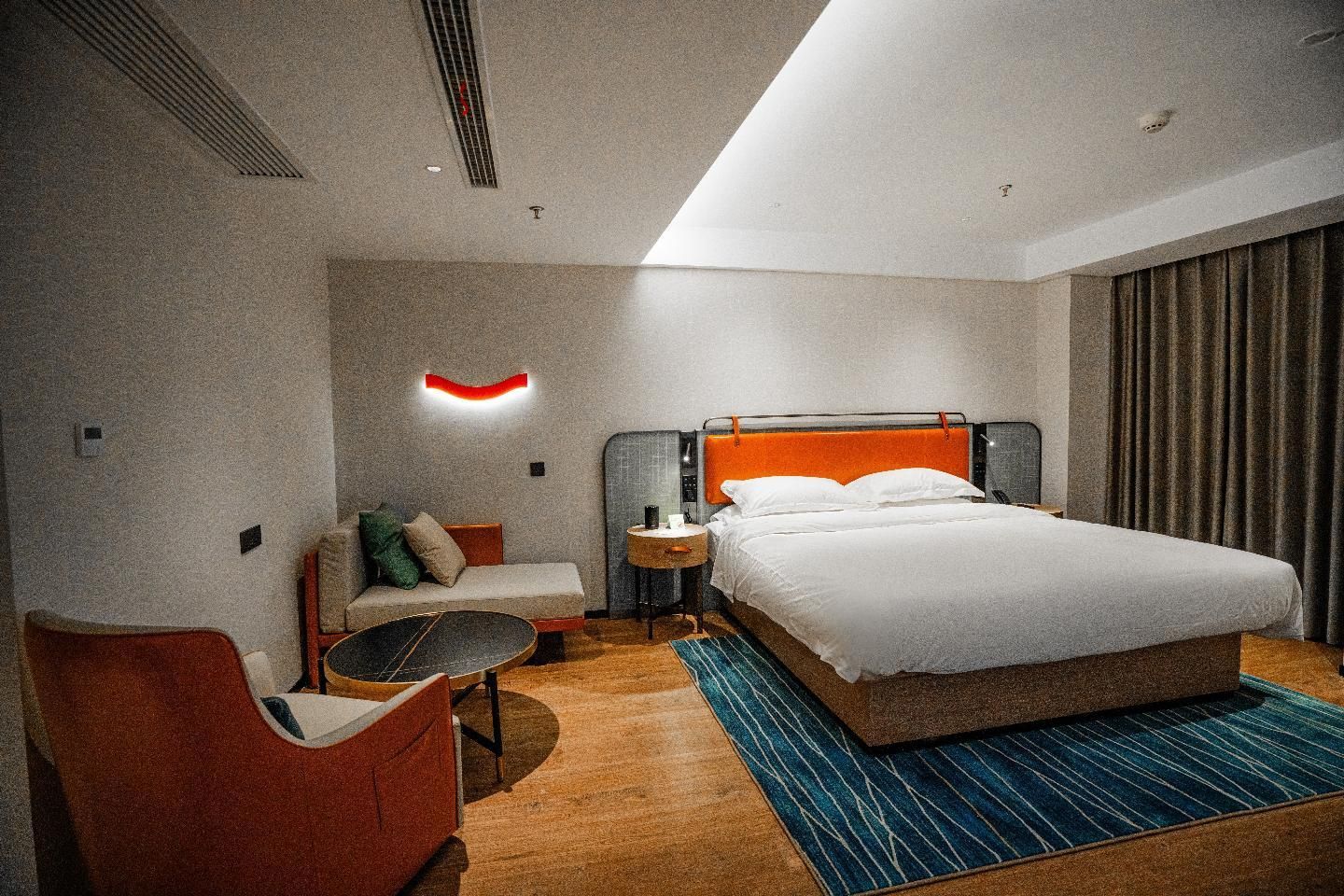 Dossen - Executive Suite