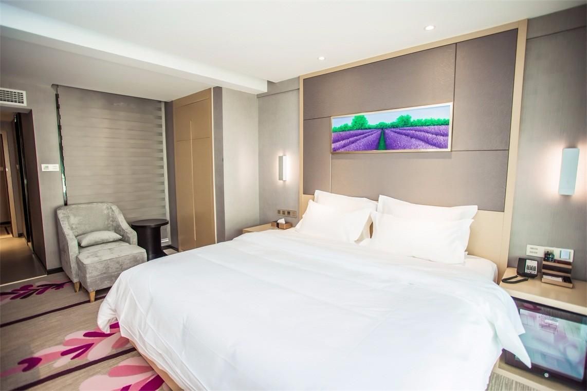 Business Queen Room